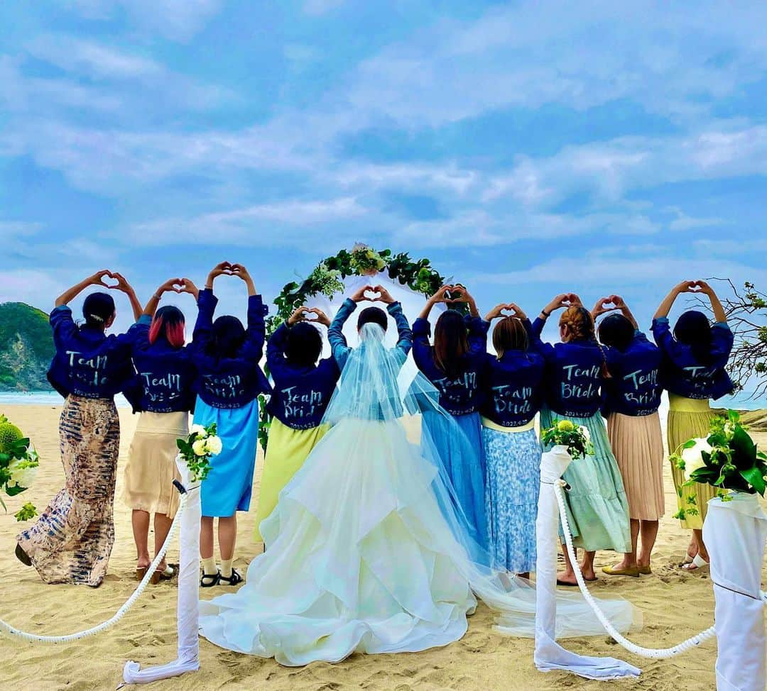 七瀬りりこさんのインスタグラム写真 - (七瀬りりこInstagram)「親友の結婚式へ✨  大好きな人の周りには大好きな人しかいなくて、最高にhappyな２日間でした♡  本当におめでとう🎊🎉  そしてまたすぐ会いましょう✨  #ラリソン彩華 #結婚式 #おめでとう #ビーチウェディング #beachwedding」4月23日 15時09分 - ririkonanase