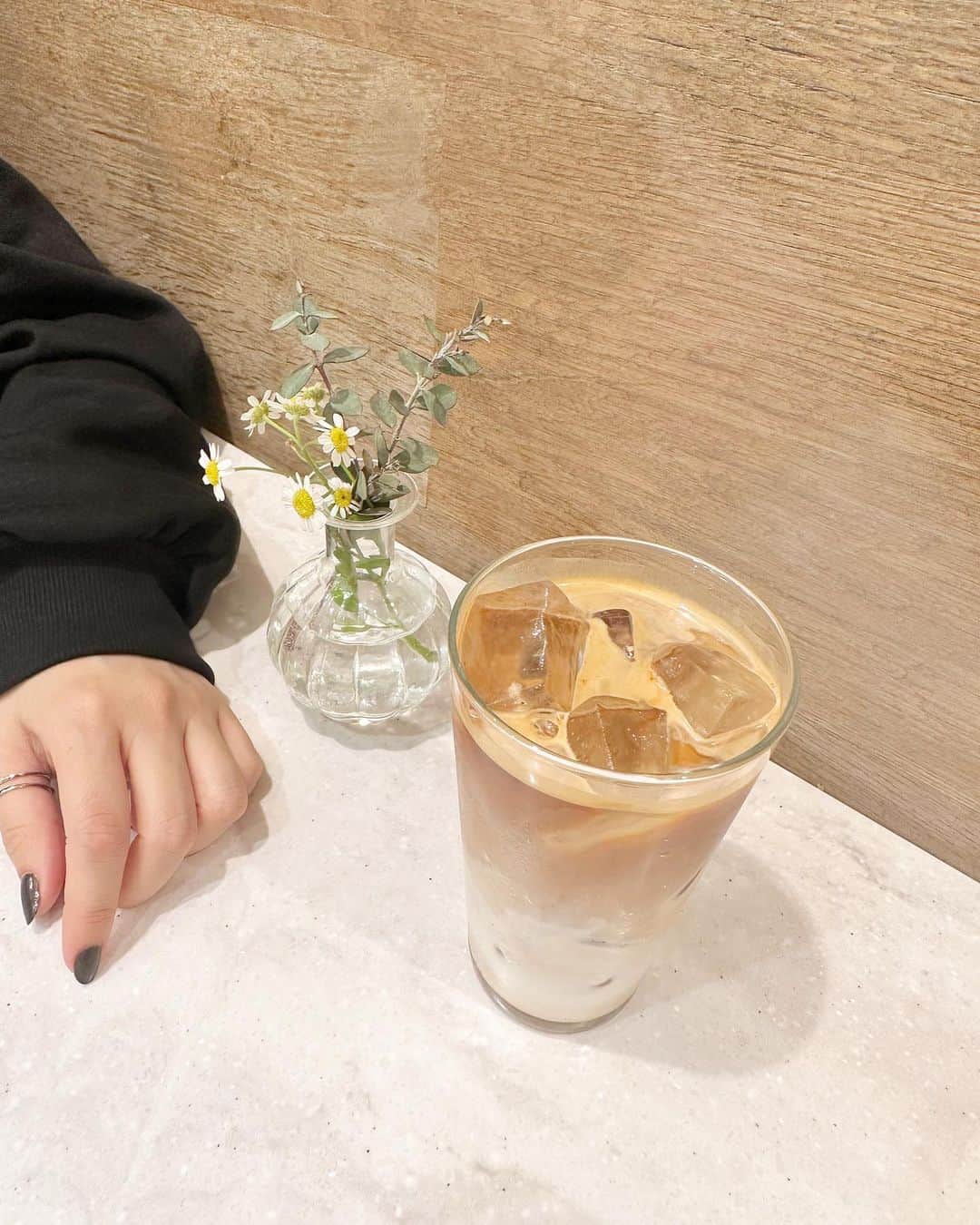 八木沙季さんのインスタグラム写真 - (八木沙季Instagram)「🤍🤍  可愛いお花とおしゃれに撮ろうとしたのに😟」4月23日 15時22分 - saki_yagi531