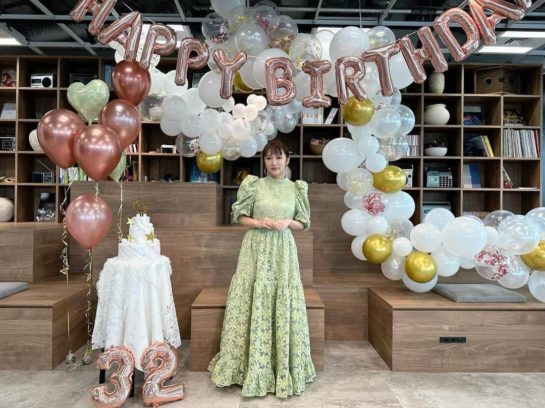 高橋みなみさんのインスタグラム写真 - (高橋みなみInstagram)「「MINAMI TAKAHASHI Birthday Talk Event 2023」 第1部、第2部とお越しくださった皆さんありがとうございました🥺  コロナ禍はオンラインイベントや配信などを中心にしていたので約3年ぶりの対面イベントとなりました！  あまりに久しぶりすぎてちょっと緊張したりもしましたが、皆さんの顔を見ると安心に変わりました😊 やっぱり対面って良いよねー！ 今年は沢山皆んなと会えるイベントやりたいな🥰  #cheekyeyes #ファンクラブイベント #たかみなバースデーイベント2023 #birthdayevent  #fanicon  衣装👗 写真1.2枚目 ワンピース @dreamsisterjane  イヤリング @kameemon30  サンダル @dianashoespress  写真3.4枚目 ワンピース @_meimeij_  イヤリング @luna_folium  サンダル @dianashoespress」4月23日 15時35分 - taka37_chan