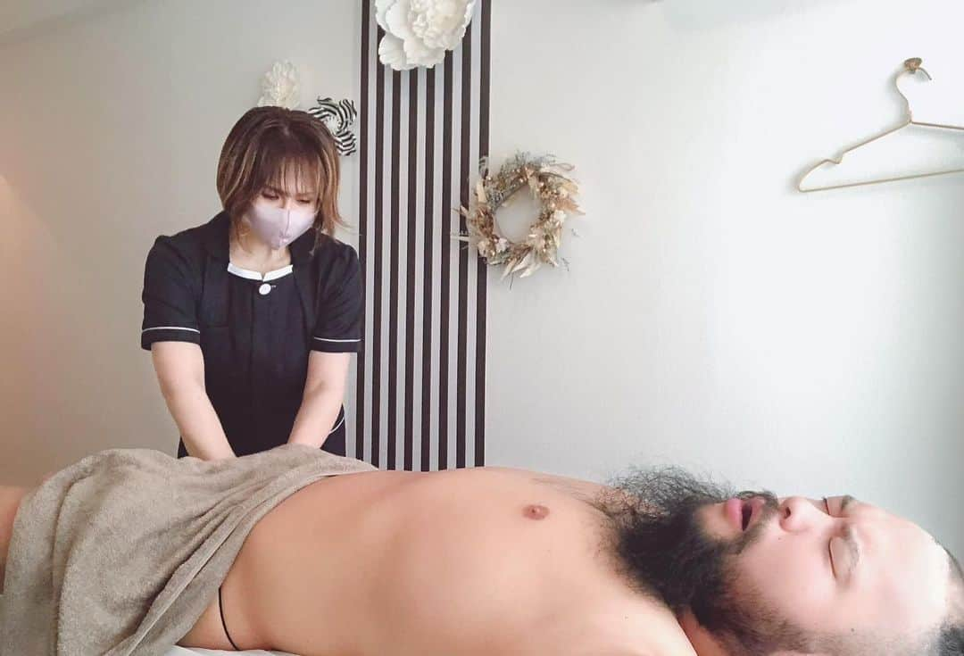 岡倫之さんのインスタグラム写真 - (岡倫之Instagram)「Whole body oil esthetic, head spa, small face correction, and testicle massage. Today I can have many sex with women.  睾丸マッサージ。  「「男性ホルモンの分泌」」、「「精子の質&量の向上」」、男性更年期障害の予防、アンチエイジング、若返り、気力充実、頻尿改善など………世の女はこれを覚えておけ‼️  さて、今宵は誰を抱こうかな…？  #ヴィヴァーチェ  #睾丸マッサージ #エステ男子  #男性ホルモン #不妊治療 #とんでもない  #効果抜群 #この顔である  #気持ちいい #真面目です  #エロくない」4月23日 15時53分 - great_o_khan