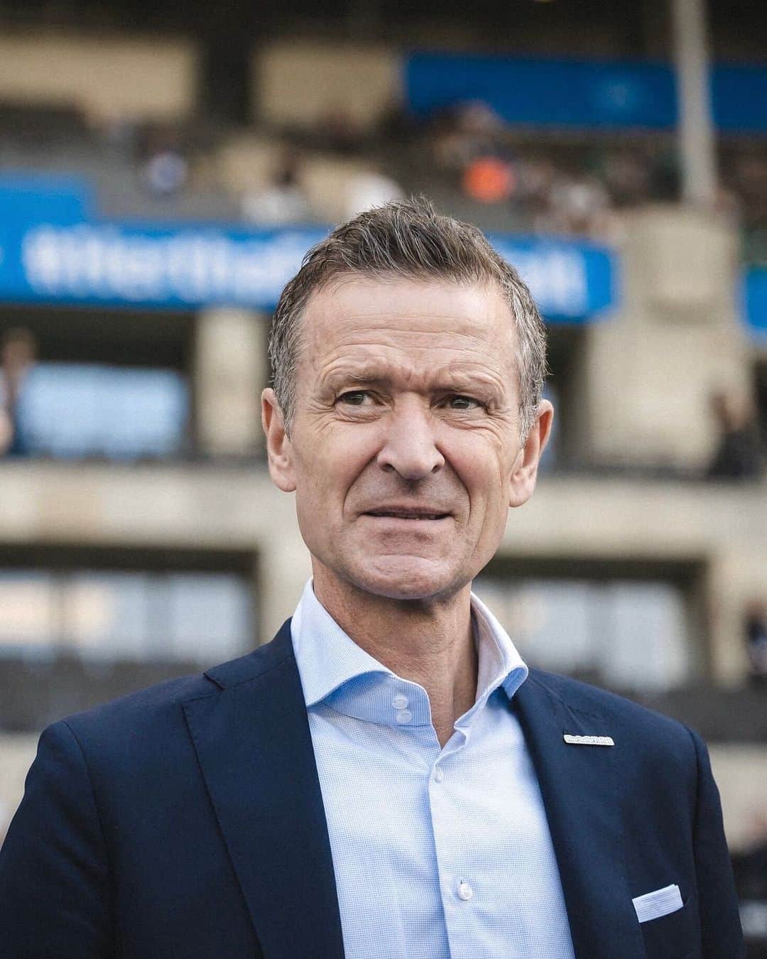 ヘルタ・ベルリンのインスタグラム：「Herzlichen Glückwunsch, @thomasherrich! 🎂 Unser Geschäftsführer feiert heute seinen Ehrentag und dazu wünschen wir nur das Beste, viel Freude & Gesundheit! 💙 . . #HaHoHe #HerthaBSC」