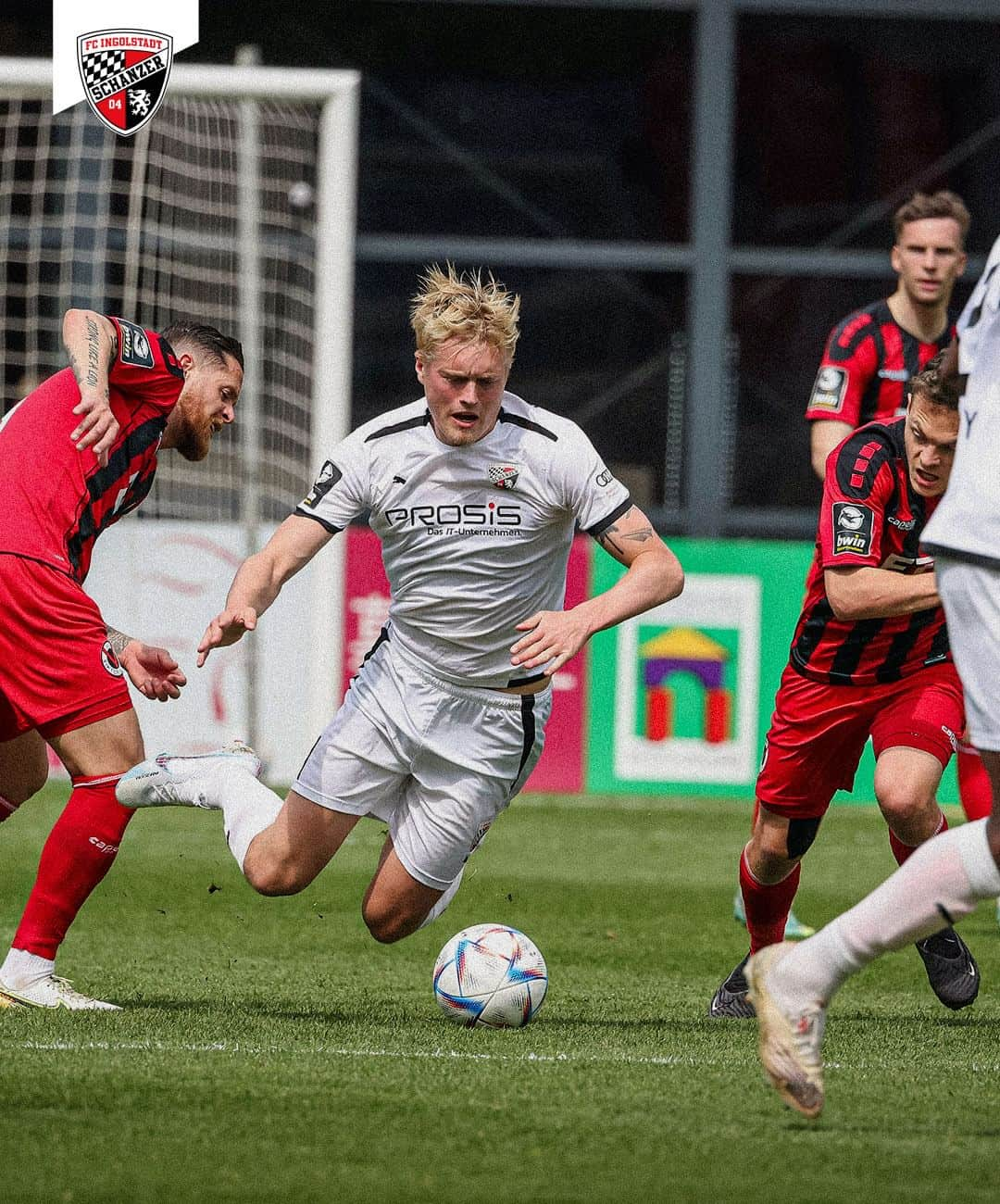 FCインゴルシュタット04さんのインスタグラム写真 - (FCインゴルシュタット04Instagram)「An dieser Stelle nochmal Glückwunsch zum #Schanzer Startelf-Debüt in der Liga, @tim_civ! 👏 Ein letzter Blick auf #VIKFCI und ab jetzt: Fokus 🔛 #FCISCV (Sa., 29.4., 14.00 Uhr) ⚫️🔴 . . #Schanzer #einfachwiederschanzer #schanzerdassindwir #Schanzerfürimmer #Schanzer #Ingolstadt #FCI #FCIngolstadt #soccer #fussball #football #futbol #Liga3 #3Liga #matchday #33spieltag #auswärts #away #auswärtsspiel #viktoria #viktoriaköln #köln #VIKFCI #bilder #impressionen」4月23日 16時05分 - dieschanzer