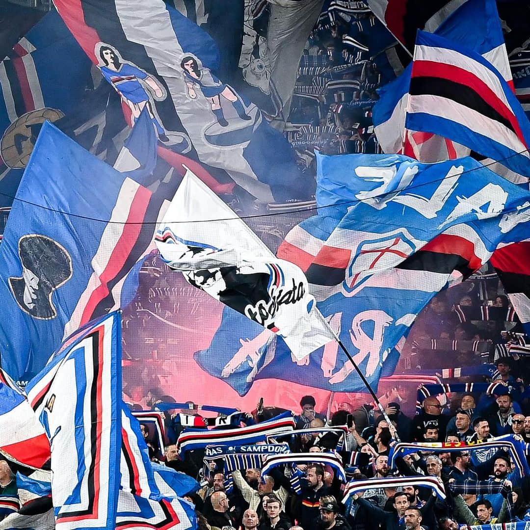 UCサンプドリアのインスタグラム：「#FORZADORIA 🔵⚪️🔴⚫️⚪️🔵」