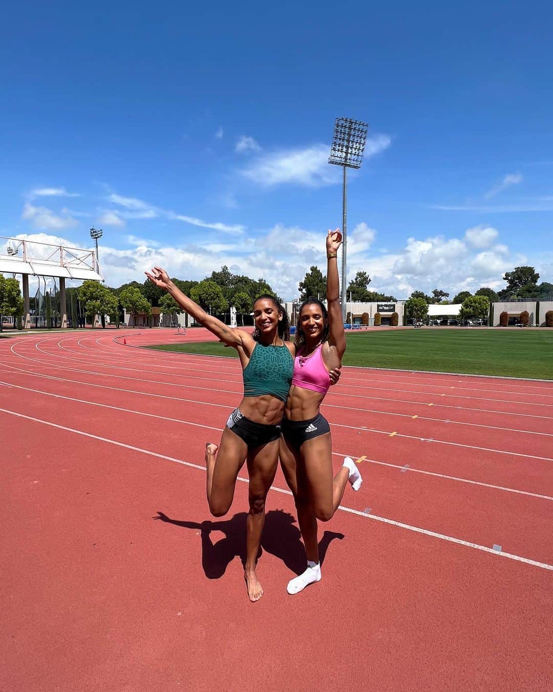 Laviai NIELSENのインスタグラム：「one week down, one week to go 🫶🏽」