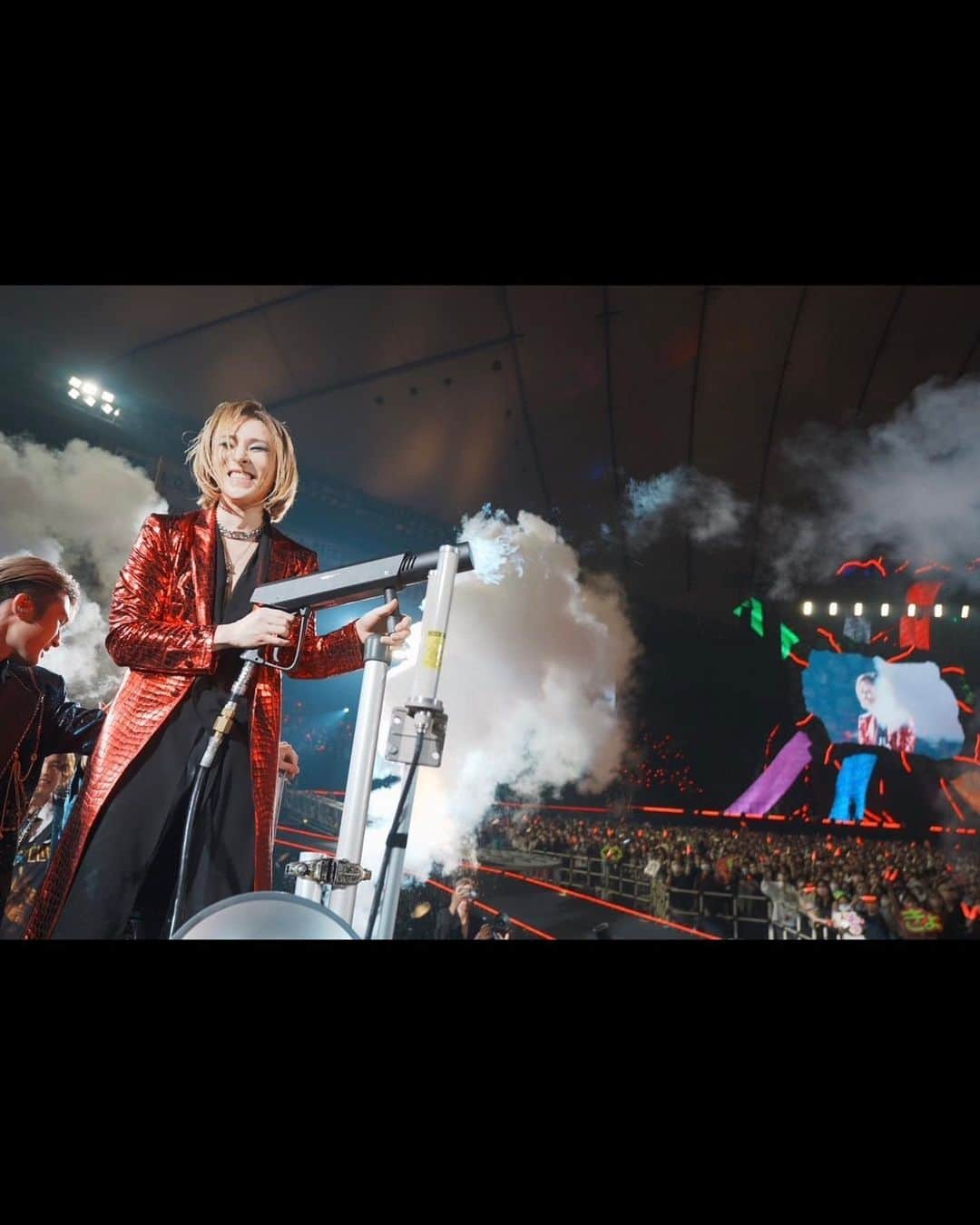 SixTONESさんのインスタグラム写真 - (SixTONESInstagram)「⁡ ⁡ ⁡ 慣声の法則 in 東京ドーム 4.21 ⁡ YOSHIKI with SixTONES ⁡ Photo by 京本 ⁡ @yoshikiofficial  ⁡ #SixTONES #YOSHIKI #慣声の法則 #東京ドーム」4月23日 16時47分 - sixtones_official