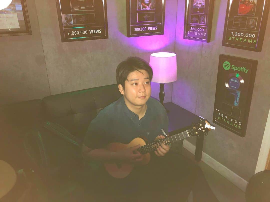 Eden Kaiのインスタグラム：「数年ぶりのレコーディングスタジオでした🎙️⁣ ⁣ 春頃からでしょうか。希望の兆しが見え しばらくの間忘れていた感情が込み上げてきたのもあり、これからは更にストイックに前進いたします。お楽しみに…！⁣ ⁣ First time in the studio in several years..! ⁣ ⁣ Seeing glimmer of hopes from this spring gave me more motivation to create. ⁣ Stay tuned! 😊🙏」