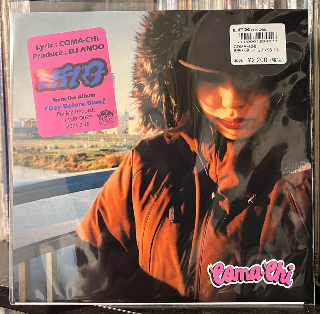 のインスタグラム：「個人的な #RecordStoreDay 収穫はこの2枚 #Comachi "ミチバタ" #深田恭子 "イージーライダー"  あ、みなさん #45trio の新譜は買えましたか？ 店頭ではサッと無くなりましたが、 各所webではまだ注文できる店がありますよ  是非是非 "Saudade Vem Correndo" に一票を よろしく、よろしくお願いしますーーー  ってことでこれからうちの区議選投票に行って参りますw 🗳️」