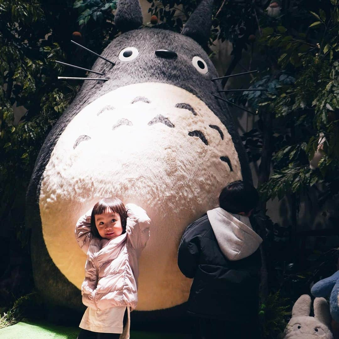 鶴田真梨さんのインスタグラム写真 - (鶴田真梨Instagram)「那須旅行🐴 雨が降ってダウン必要なくらい寒かった..子供達はロバに乗れて大喜び！」4月23日 16時45分 - mari_tsuru