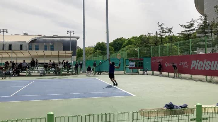 内山靖崇のインスタグラム：「予選初戦突破✅ 明日も頑張ります🔥  #atpchallenger  #seoul  #korea  #tennis  #プロテニスプレイヤー  #内山靖崇  #積水化学  #アディダス  #ヘッド」