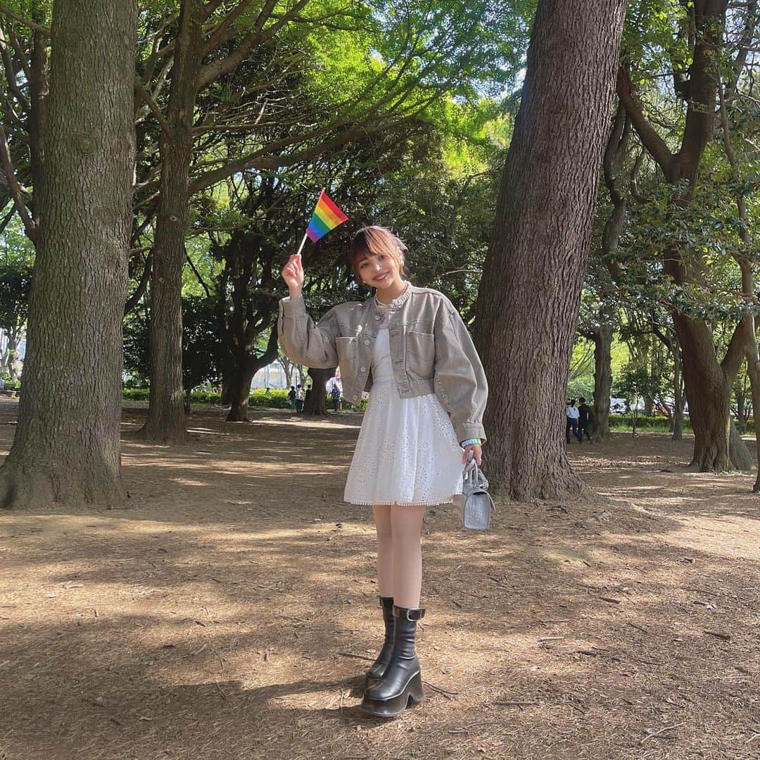 MOMOHAHAさんのインスタグラム写真 - (MOMOHAHAInstagram)「レインボープライド参加してきた🌈 パレード楽しかった✨  SHEINの部分用エクステつけた👀 洋服はzaraだよ❕  #レインボープライド」4月23日 16時50分 - momo8haha