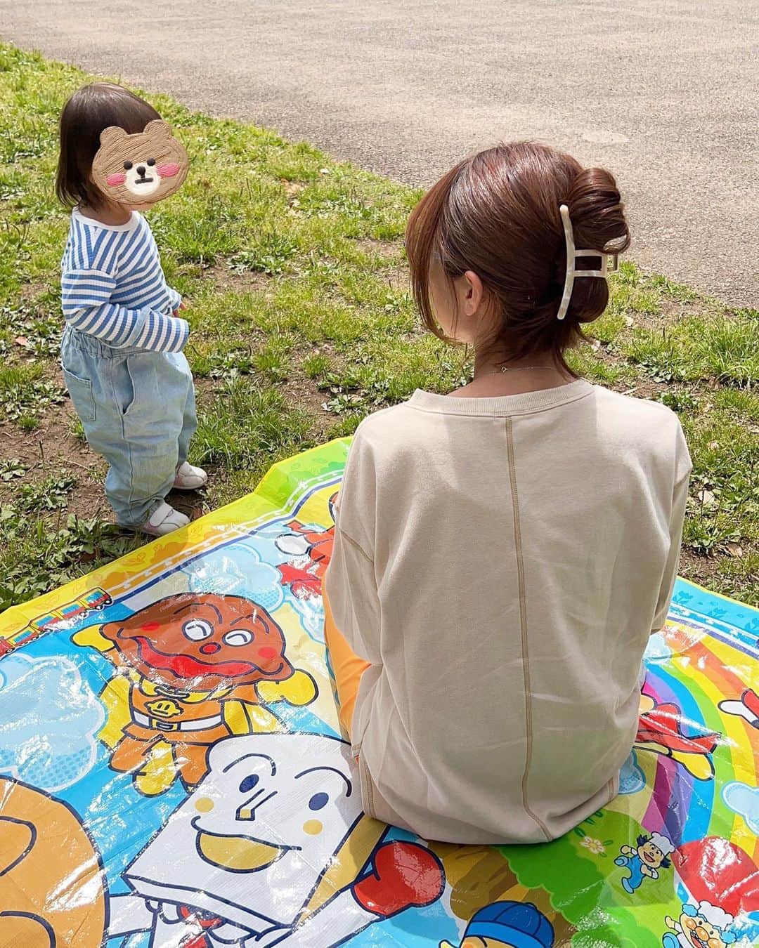 金田彩奈のインスタグラム：「🍙  アンパンマンだらけ ピクニック(⚈ ̍̑⚈ ̍̑⚈)  おしゃピクまでは程遠い…🙃笑  #picnic」