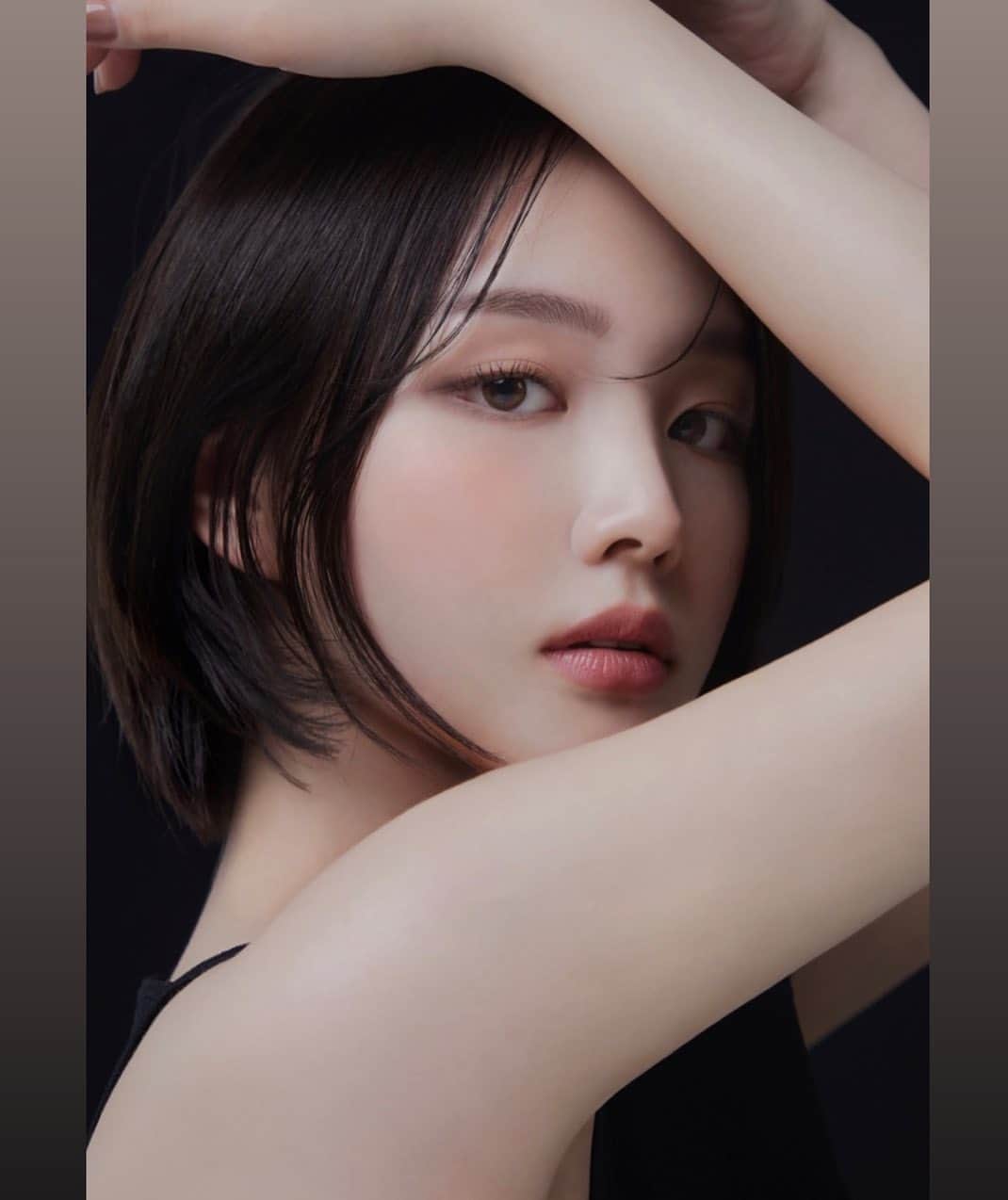 スビンのインスタグラム：「본업은 포토지만 모델도 재밌어••🖤」