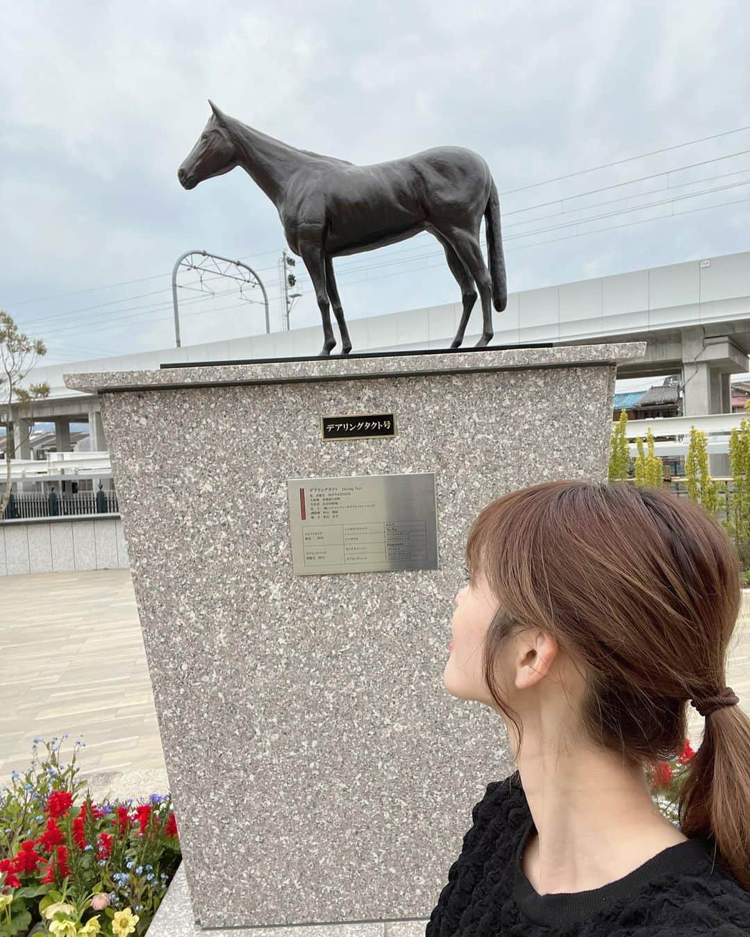 神部美咲さんのインスタグラム写真 - (神部美咲Instagram)「#京都競馬場 の 3冠馬メモリアルロードに デアリングタクトも🐴🤎  #デアリングタクト」4月23日 16時54分 - jimbu_misaki