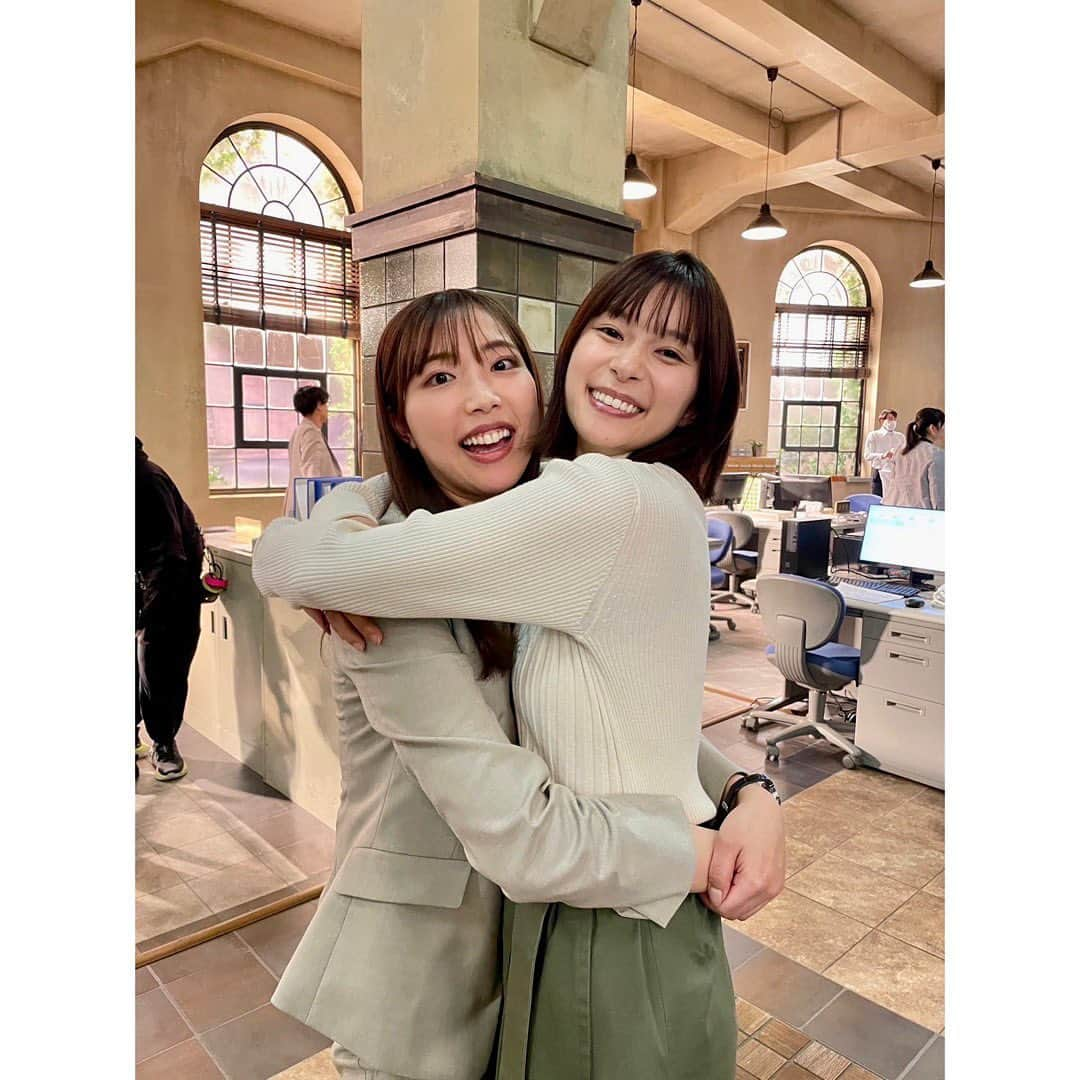 芳根京子さんのインスタグラム写真 - (芳根京子Instagram)「おゆりちゃんが一緒だよー！！  嬉しくって嬉しくって 飛びつかせてもらってるし、 相変わらず膝の上にも座らせてもらってます😽笑  真犯人フラグチームの皆さんも お元気かなぁ...🐢♡  #それパク #真犯人フラグ」4月23日 16時55分 - yoshinekyoko