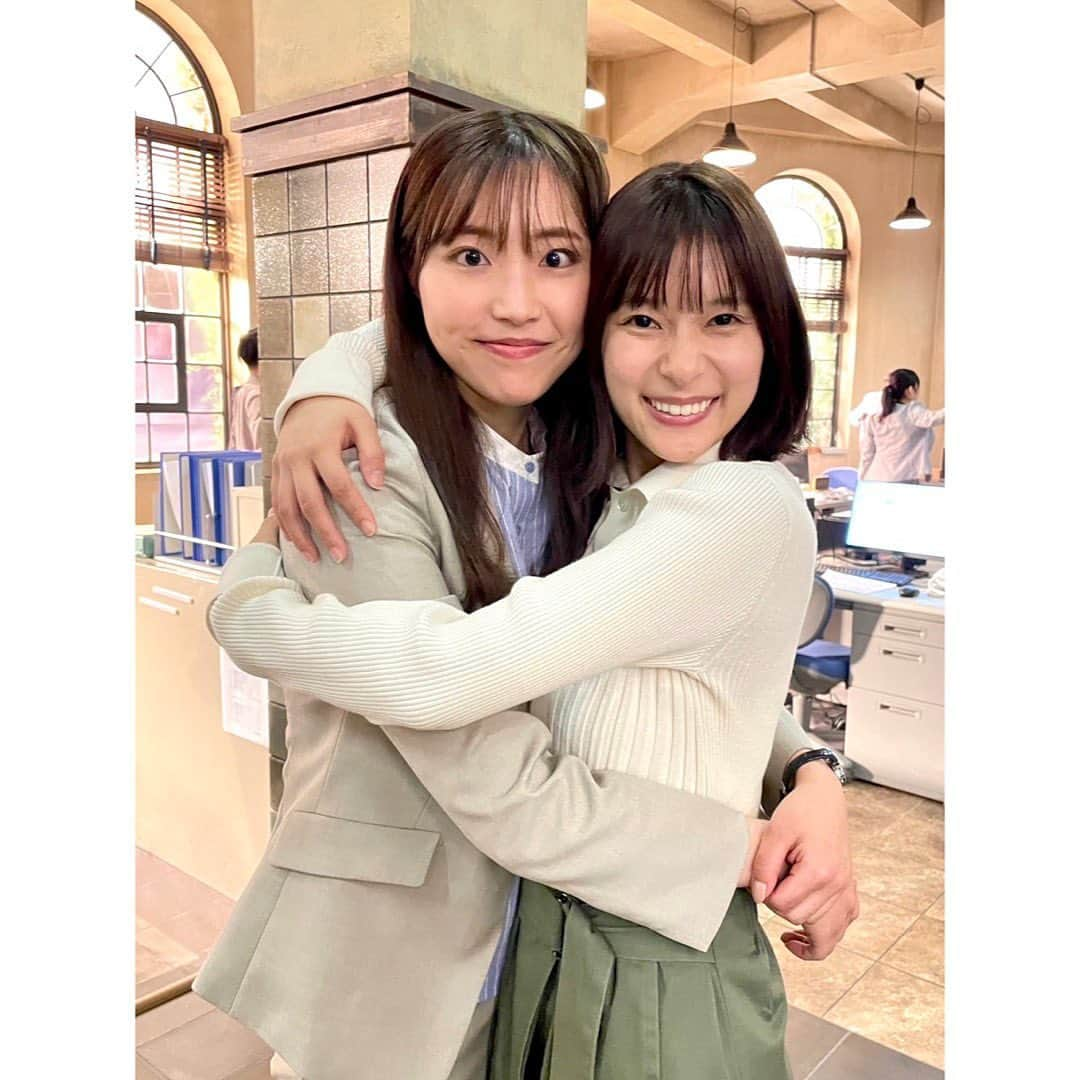 芳根京子さんのインスタグラム写真 - (芳根京子Instagram)「おゆりちゃんが一緒だよー！！  嬉しくって嬉しくって 飛びつかせてもらってるし、 相変わらず膝の上にも座らせてもらってます😽笑  真犯人フラグチームの皆さんも お元気かなぁ...🐢♡  #それパク #真犯人フラグ」4月23日 16時55分 - yoshinekyoko