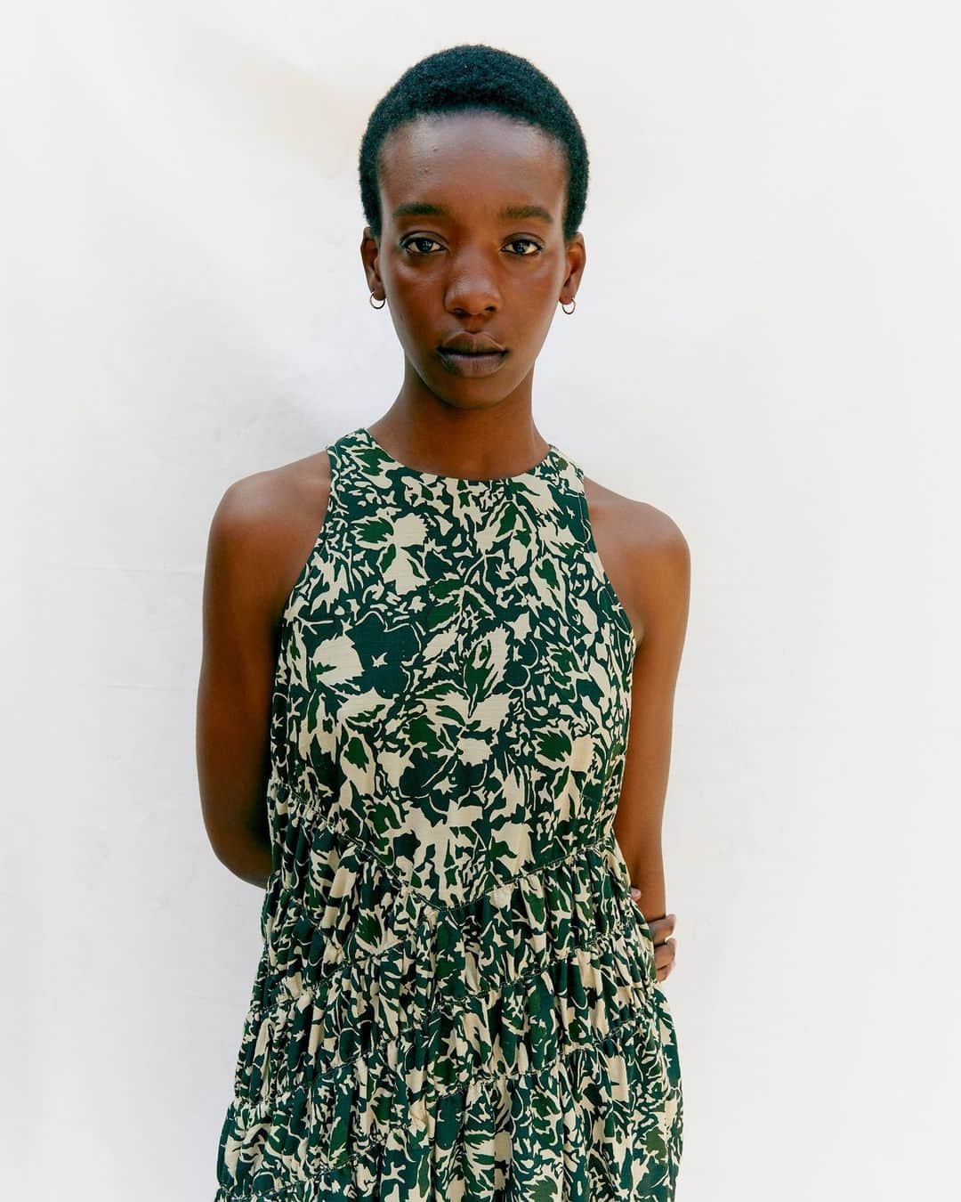 ユーマストクリエイトのインスタグラム：「New Arrivals SS23⁠ ⁠ Mid-length sleeveless Haven dress cut in a textured cotton linen blend.」