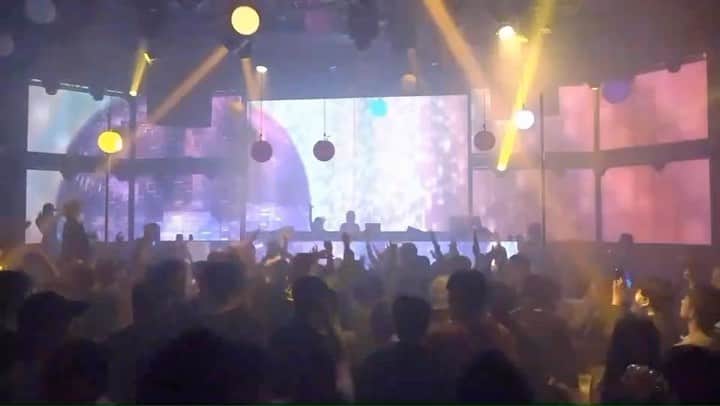 sherbetのインスタグラム：「グラビアアイドルの橋本梨菜、青山ひかる、河路由希子が、 MC、VJ、DJ、そして歌って踊るパフォーマンススタイルで フロアを盛り上げる「club sherbet」を新宿WARPにて毎月1回開催中！  今年はタイ、マレーシア、スペインをまわるワールドツアーも開催中！日本全国、そして全世界のクラブやイベントでパフォーマンスできることを楽しみにしています！！  出演オファーは☟ sherbetch@gmail.com」
