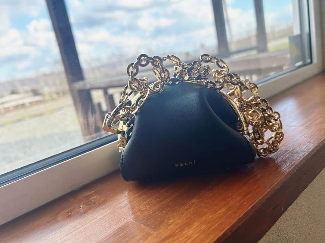 木嶋真優のインスタグラム：「🖤🖤🖤 @sacaiofficial  #私物　#fashion」