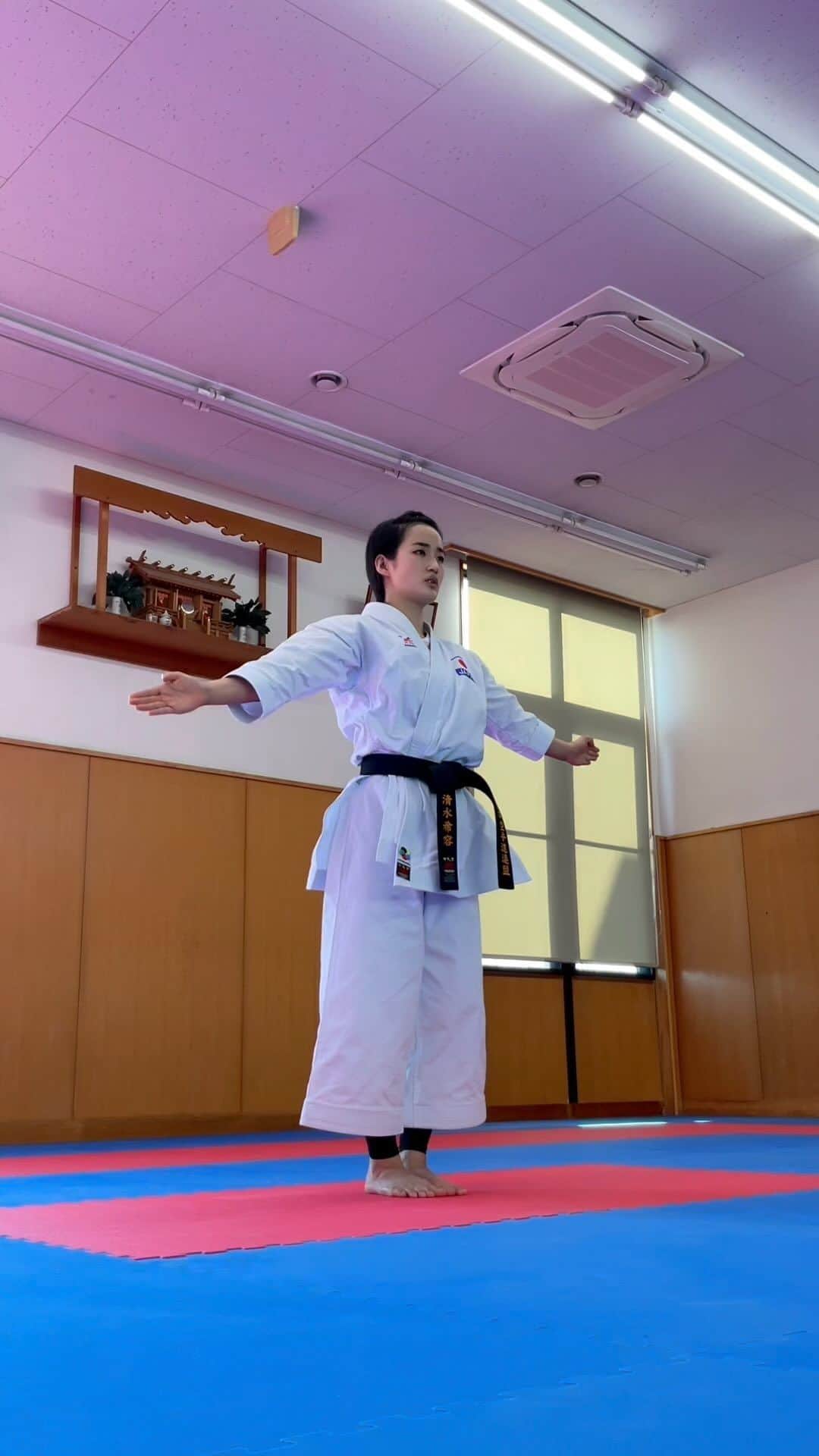 清水希容のインスタグラム：「I was able to practice hard this week too💪💪  #karate#kata#sports#ChibanaNoKushanka#budou #shito#shitokai #dojo#strong#more#speed#speedy#stop#stance #kime#practice #空手#形#女子#糸東#糸東会#本部#道場#強く#速く #スピード」