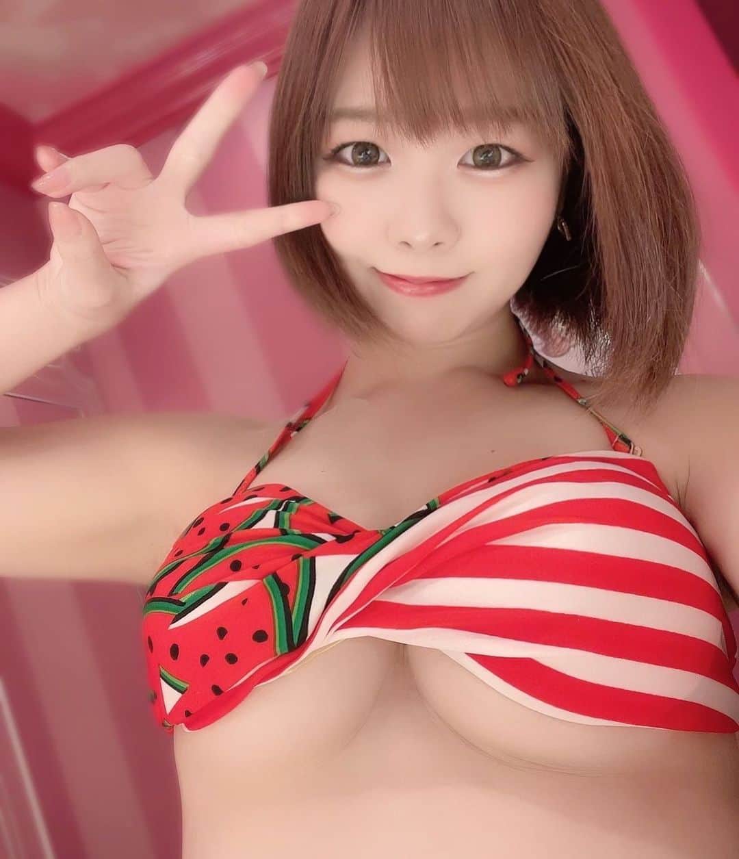 のインスタグラム：「🍉 .  #バーレスク大阪#バーレスク大阪えれな  #バーレスク#バーレスク東京 #北新地#グラビア #ショートカット  #ショートヘア#ショートヘアー女子  #童顔女子#ロリ#衣装 #アイドル#ビキニ  #ロリ巨乳#インスタ映え #グラビア撮影 #ロリ顔 #大阪#梅田#ショートヘアー  #グラドル自撮り部 #童顔巨乳 #エンタメ活動を止めない  #burlesque#burlesqueosaka #burlesquetokyo#gravureidol  #gravure#japanesegirl」