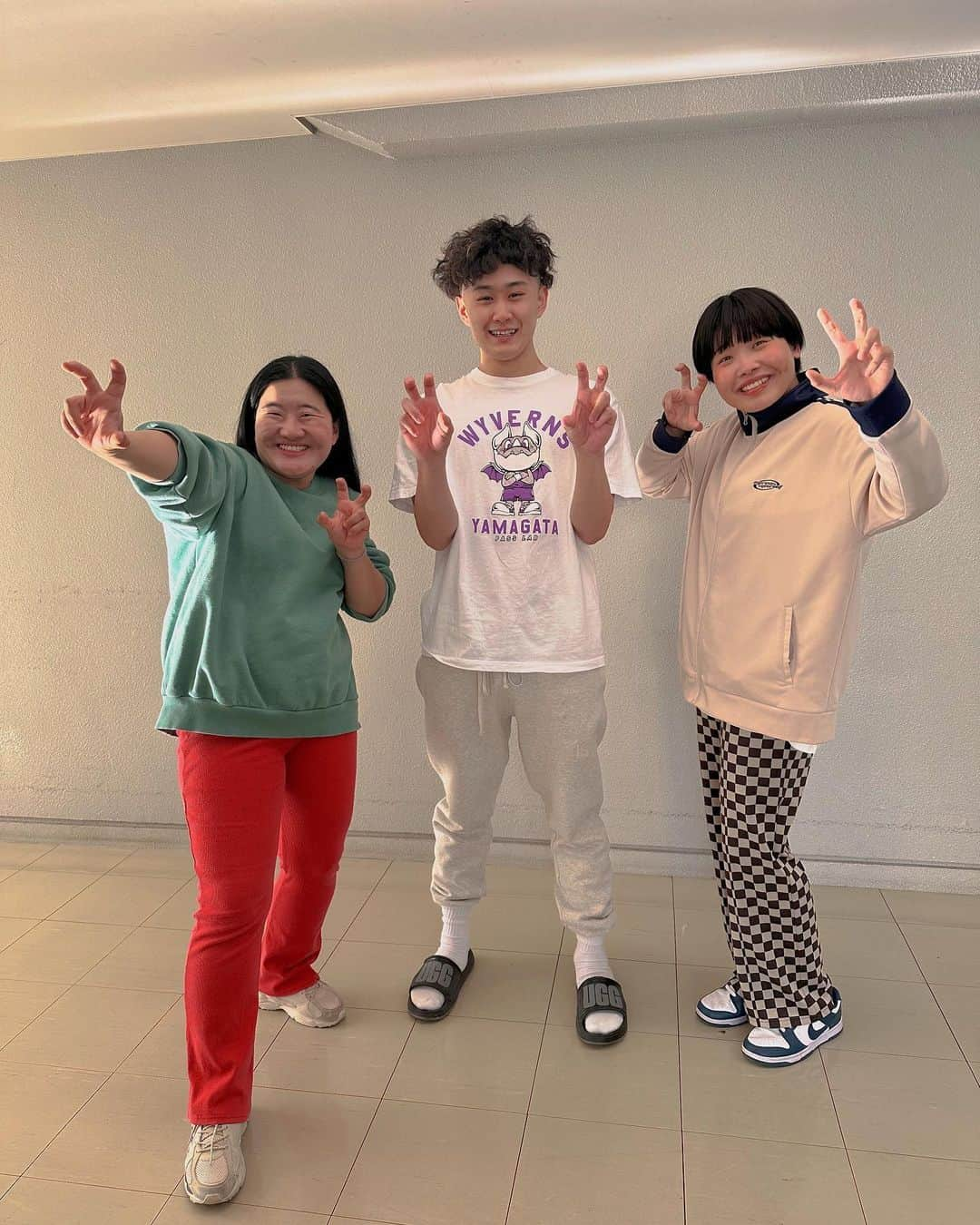 ガンバレルーヤのインスタグラム：「山形ワイヴァンズの皆さん本当にお疲れ様でした🏀💜✨ 最高の試合で胸が熱くなりました🥹❤️‍🔥 来シーズンも応援させて頂きます💪🏽❤️‍🔥  #山形ワイヴァンズ  #青森ワッツ  #山田友哉 選手 #ガンバレルーヤ #ガンバレルーヤよしこ  #ガンバレルーヤまひる」