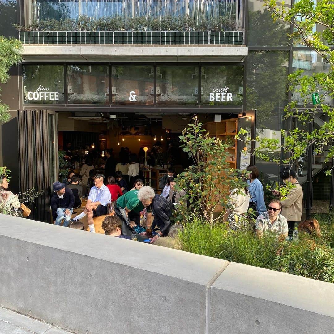 ABOUT LIFE COFFEE BREWERSさんのインスタグラム写真 - (ABOUT LIFE COFFEE  BREWERSInstagram)「【ABOUT LIFE COFFEE BREWERS 渋谷一丁目】 Hi Shibuya! It's  getting warmer by the day☀️☀️ Please enjoy your favorite drink and  wonderful space!☕️ We are open