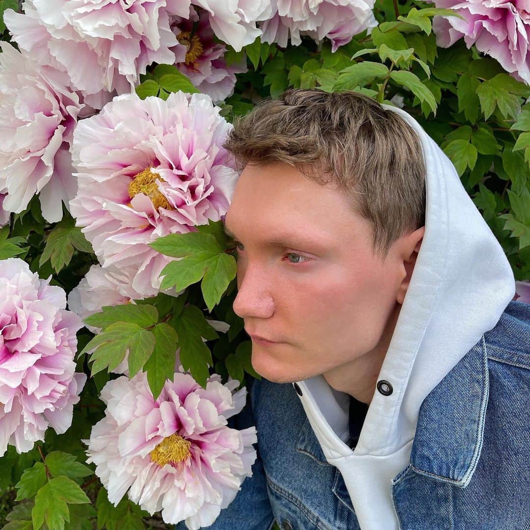 Olick Chinoさんのインスタグラム写真 - (Olick ChinoInstagram)「#icanbuymyselfflowers 🌸」4月23日 17時16分 - olick_chino