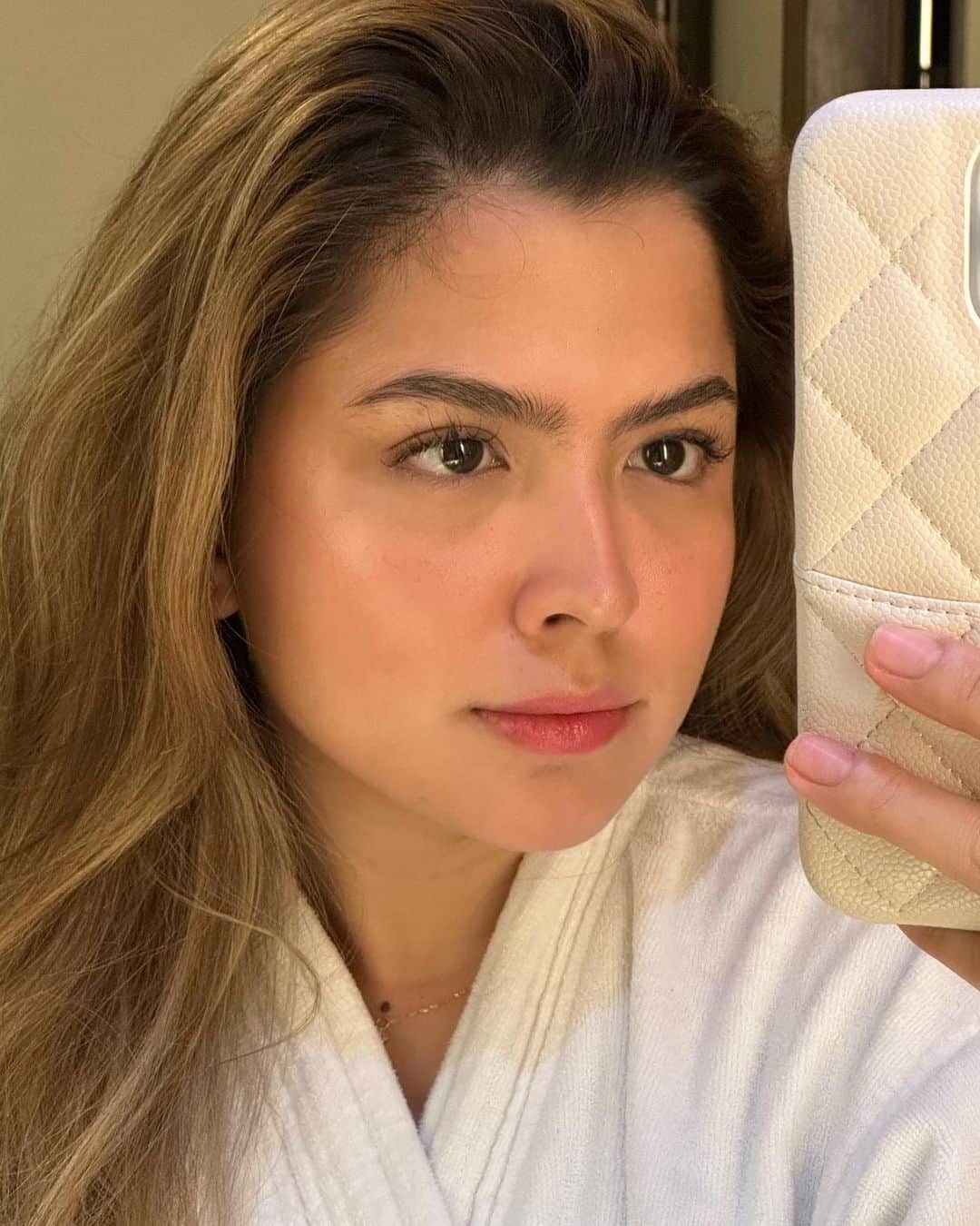 Alexa Ilacadのインスタグラム：「less is more」