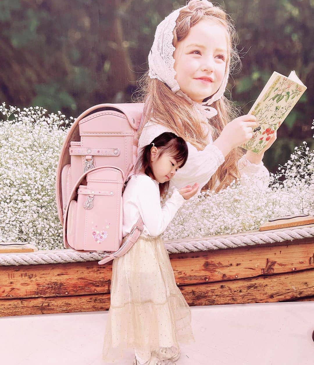 mariomi324さんのインスタグラム写真 - (mariomi324Instagram)「さて、どれにしたでしょうか？😉 #ラン活 👧🏻🎒🌸🌸🌸 ✳︎ ✳︎ ✳︎ ✳︎ #ランドセル #ラン活2024  #5歳 #2歳6ヶ月 #女の子ママ #姉妹ママ #姉妹 #キッズコーデ #キッズファッション #姉妹コーデ #姉妹リンクコーデ #姉妹お揃い #リンクコーデ #今日のコーデ #ootd #outfit #子供服  #プティマイン #kidsfashion #kidstagram #instakids #kidsphotography #sisters #kidsdress #mimiel #petitmain」4月23日 17時20分 - mario_ym324