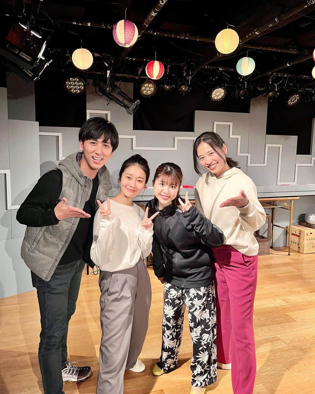 前田友香のインスタグラム：「@coconodoor の舞台 #待ち街さがし   最初から最後まで たくさん笑わせてもらった舞台✨ でも笑いだけではなく 今の時代に沿った内容で 1人1人の個性が際立っていて素敵で印象深くて 一生忘れる事はないと思う😆  そしてその時 一緒に写真撮ってくれたものをup  出演者のほとんどが 後輩ちゃん達やけど 見ている時は 推しの 舞台女優や俳優さんを 見ているファンの気分😇 むふふ♡  夢を抱いて 頑張っている姿は 輝いていて かっこいい！  舞台上だけではなく パンフレットに写っていない 裏方さんや制作さんなど スタッフさんも情熱的で 刺激を受けました✨  私も仕事がんばろっ😎  #ココドア  #舞台 #甘党館」