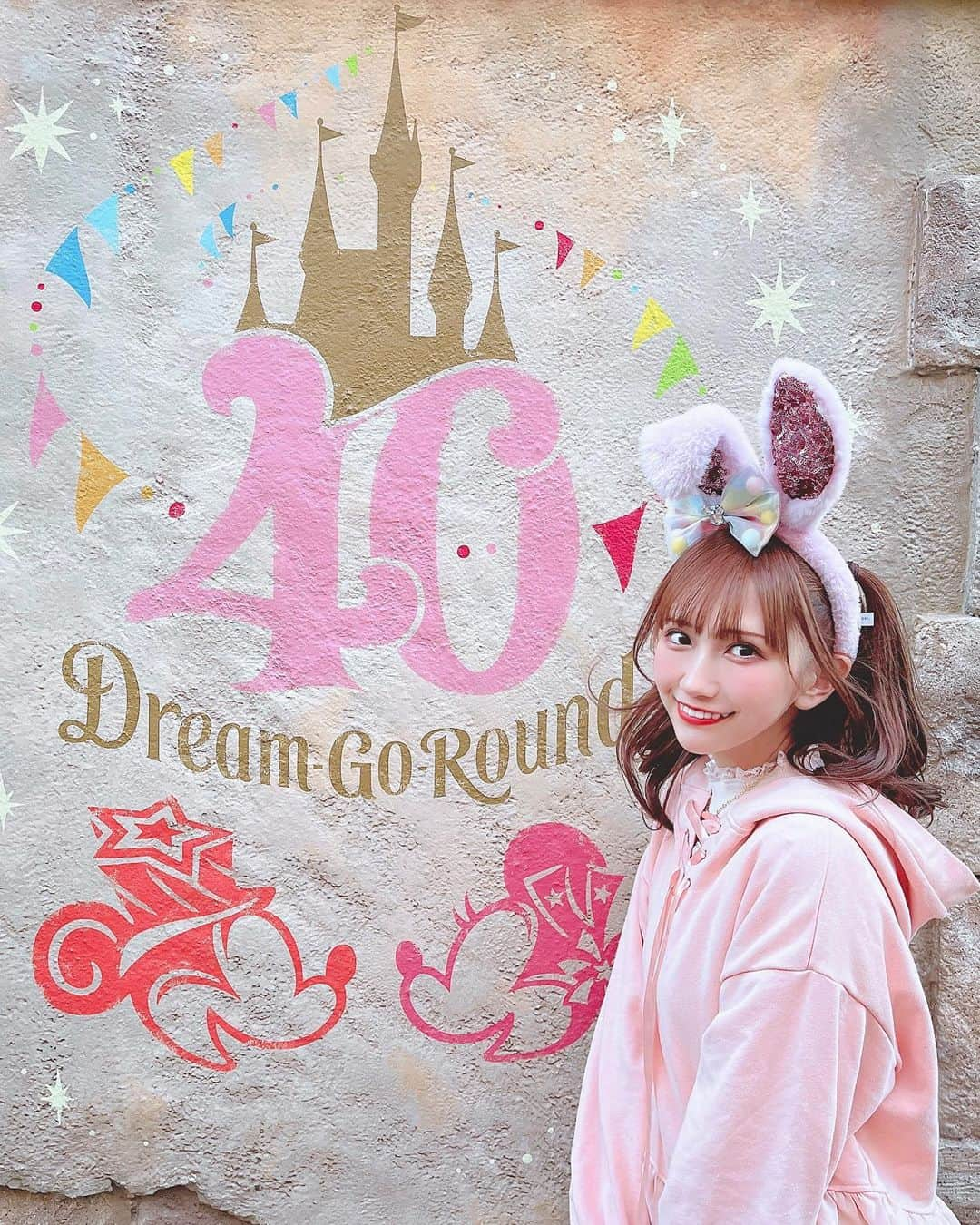 小日向くるみのインスタグラム：「「一緒に夢を巡りたい」     東京ディズニーリゾート40周年だーーー！ 壁画かわいかった♡ イースターのイベントないの残念だからうさみみつけて気分だけでも🐰     #tokyodisneyresort #tokyodisneysea #disneygram #instadisney #tds #ディズニーシー #東京ディズニーシー #東京ディズニーリゾート #40周年  #japanesegirl #japan_of_insta #followme #kawaii #職業天使 #君の彼女 #うさみみ」