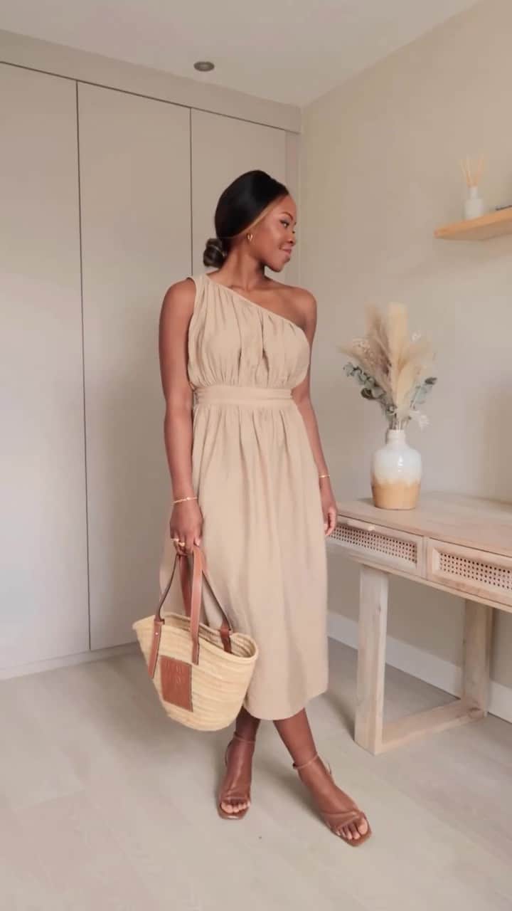 フレンチコネクションのインスタグラム：「The spring vacay dresses we all need - as seen on @josephineslooks 🌼🌴 Which one are you picking?」