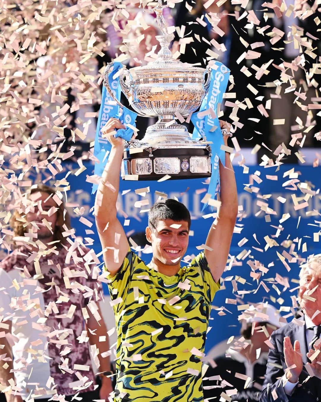 ATP World Tourさんのインスタグラム写真 - (ATP World TourInstagram)「Trophy lift No.9 🫡🏆🍾  First pro title defence, its been another milestone week for @carlitosalcarazz   @bcnopenbs | #BCNOpenBS」4月24日 2時55分 - atptour