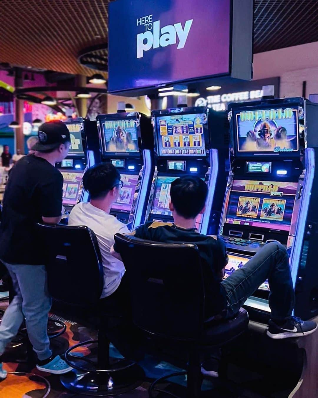 Palms Casino Resortのインスタグラム：「Press your luck 🎰 Give it a pull at one of over 1,500 slots both on the casino floor and within the high limit room.  #HereToPlay」