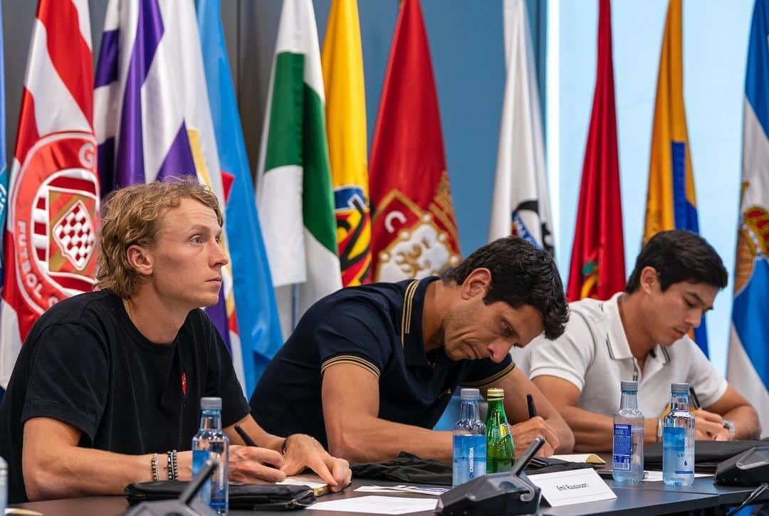マルセロ・メロのインスタグラム：「Back to School 🤓. Thanks a lot to @atptour and @laliga for the incredible opportunity to learn more about marketing and business, for sure we all appreciated very much!!! I’m looking forward for the next’s classes to continue learning with you guys! See you soon 💪🏻」