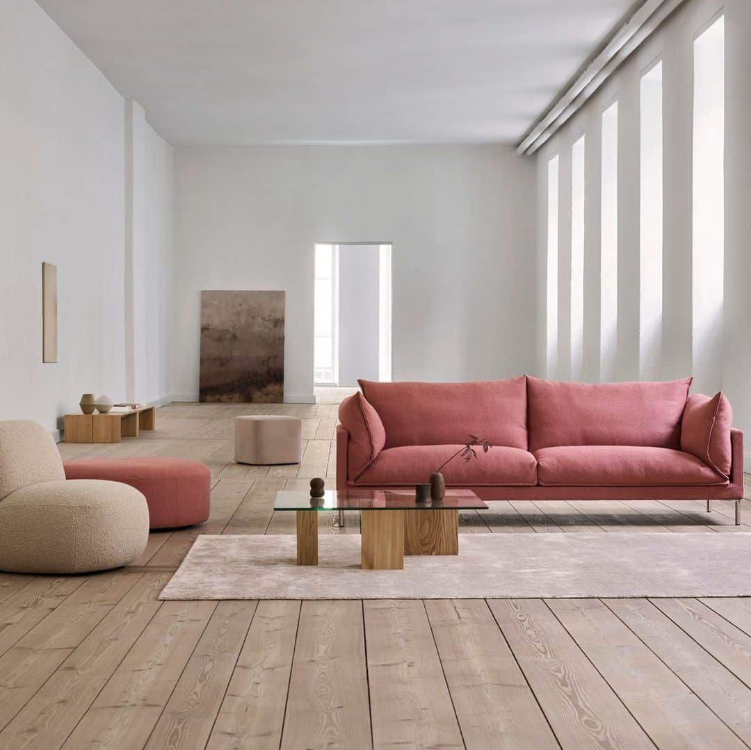 eilersenさんのインスタグラム写真 - (eilersenInstagram)「Add a touch of pink to your living room. A splash of colour truly makes the Butterfly sofa unfold. ⁠ ⁠ Sofa: Butterfly sofa designed by Eilersen and Yuzuru Nishiyama⁠ Fabric:  Sack 02⁠ Table: Puzz and Kant⁠ Chair: Havana in Curl 07 designed  by  Eilersen  and Lab 15⁠ Carpet: Stick carpet in nature⁠ Poufs: Wheel and Bun⁠ ⁠ ⁠ ⁠ ⁠ ⁠ ⁠ ⁠ ⁠  ⁠ #eilersen #eilersenfurniture #myeilersen #enjoyaneilersen #Butterfly #YuzuruNishiyama #homedecor #sofa #danishdesign #inredning #finahem #interiorlovers #interiordesign #modernliving #minimalism #nordiskehjem #nordicinspiration #nordicliving #craftsmanship #luxurylifestyle #boligindretning #designinterior #livingroominspo #boliginspiration #softminimalism #hemindredning #schönerwohnen #nordicminimalism #throughgenerations」4月24日 3時30分 - eilersen