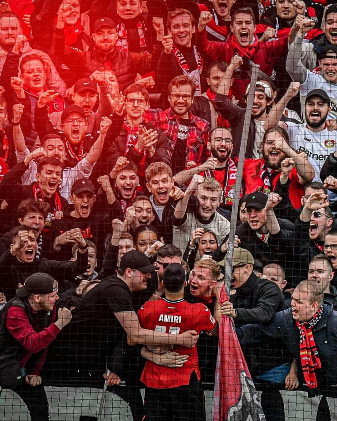 ナディアム・アミリさんのインスタグラム写真 - (ナディアム・アミリInstagram)「Forza Bayer04 🖤❤️」4月24日 3時48分 - nadiemamiri18