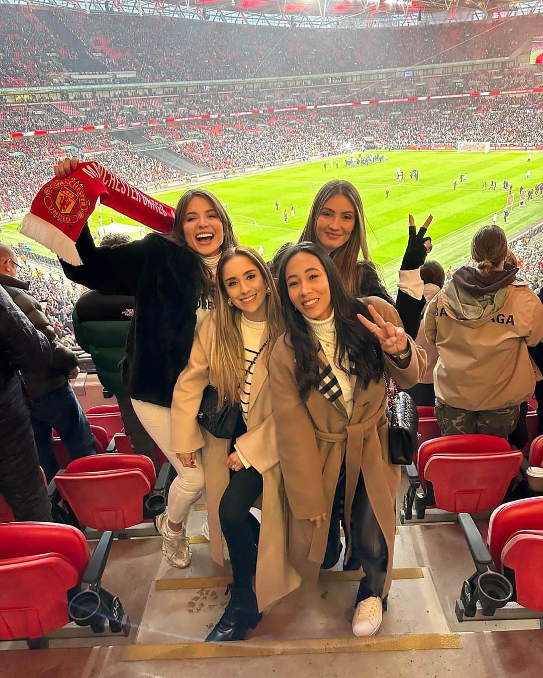 アナ・マリア・カゼミーロのインスタグラム：「Let’s go United❤️We are in the final!! 💪🏻 @manchesterunited」