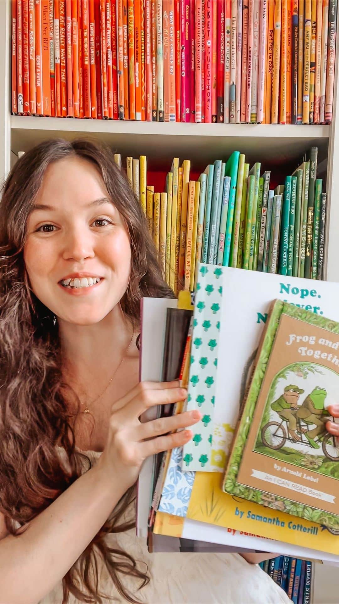 Mercariのインスタグラム：「#ad | Book hauls aren’t only for adults… or kids. Everyone can appreciate a vintage copy of Frog and Toad Together! 🐸📖  #bookhaul #thrifting #mercaripartner #kidsbookstagram #vintagebooks #secondhandbooks」