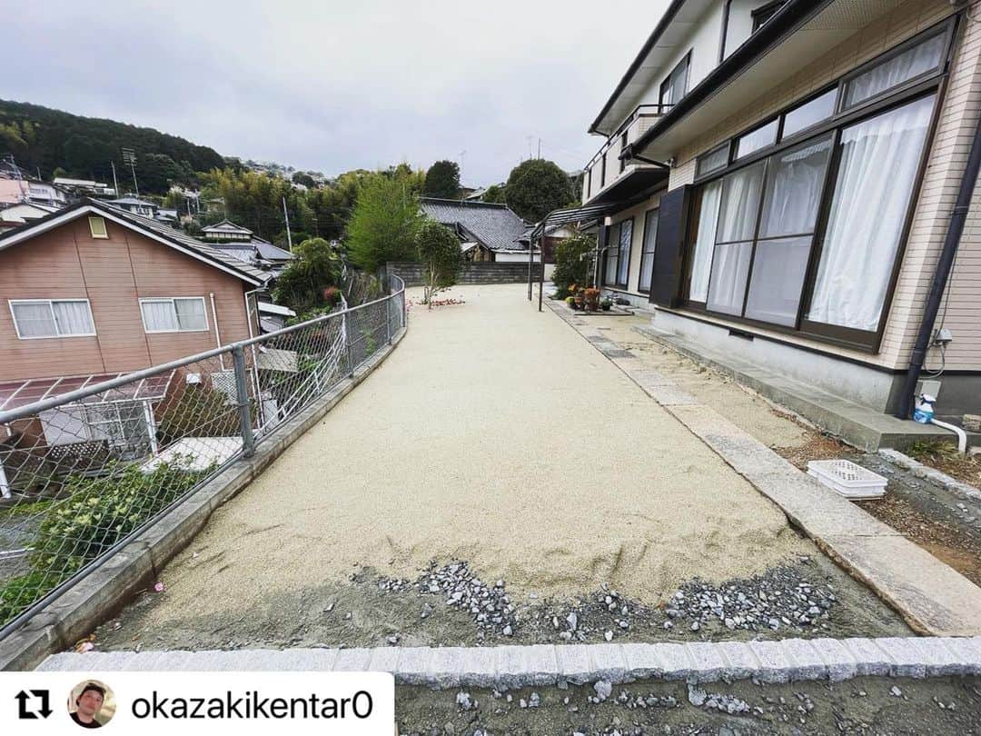 赤星拓さんのインスタグラム写真 - (赤星拓Instagram)「🌱スポーツ環境整備🌱 路盤工事から人工芝設置まで一貫して行うことで仕上がりの良さはもちろん、コストカットも実現します。 #お庭のプロにお任せ下さい #遊びの環境づくり #得意を活かす #岡﨑建工 @okaken1983  #Repost @okazakikentar0 with @use.repost ・・・ ■施工の紹介① O様邸にて人工芝を敷設しました。元々は天然芝のお庭でしたが、定期的なお手入れを負担に感じているとの相談を受け、お庭の人工芝化を提案させていただきました。お庭のメンテナンスにお悩みの方、子どもたちやペットが思い切り遊べる環境を作りたい方、ぜひご相談ください。 #お庭づくり  #人工芝 #ritaecologyturf #RET®  #岡﨑建工  #SSB @ssbiz_official」4月24日 4時02分 - akahoshi.taku_1