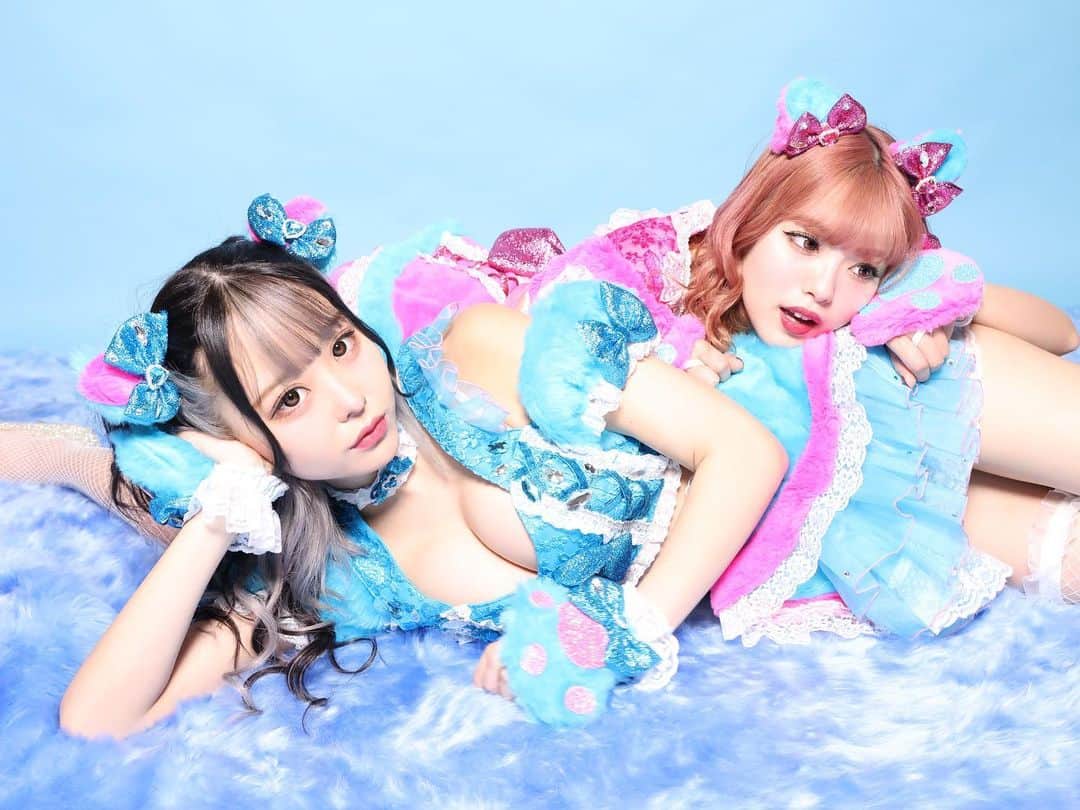 DCSORAのインスタグラム：「🩷あと2日！🩵  #そらゆあBD   ソラ推しプランの方必見 各部わたしの見所....の匂わせ🐇💭  26日1部 🎤🩷🩵🤘🏻🌊 🗽👑💂‍♂️ 🆕新作✝ 👘🪭🔞  26日2部 👠 🛀or👗 🐙👘  26日3部 ☁️🍸＆🐰🩵🗽 🐰 🪶 🎤🤡🩷🩵  27日1部 ☁️🗽👑🩵＆神🗻🍸 👗 🩷🎀  27日2部 🐈‍⬛🩷🩵 🦊🪭 ✝  27日3部 ☁️🍸＆🐰🩷🗽 👭🩵🩷 👗 🛀  ※当日変更する可能性有🙏🏻🙏🏻」