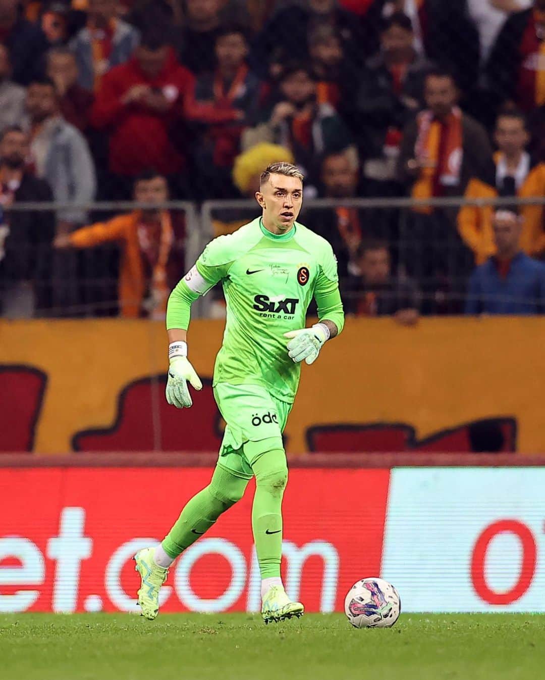 のインスタグラム：「Unfortunately we couldn't achieve our goal in today's game .We carry on and go for more. The battle continues and we will do everything to make it happen next Sunday. Thank you Lions.  Lamentablemente no pudimos lograr nuestro objetivo en el partido de hoy.Seguiremos adelante y buscaremos más. La batalla continúa y haremos todo lo posible para volver a la senda del triunfo el próximo domingo. Muchas gracias.  #ALLTOGETHER #Galatasaray #Cimbom #GSvKG」