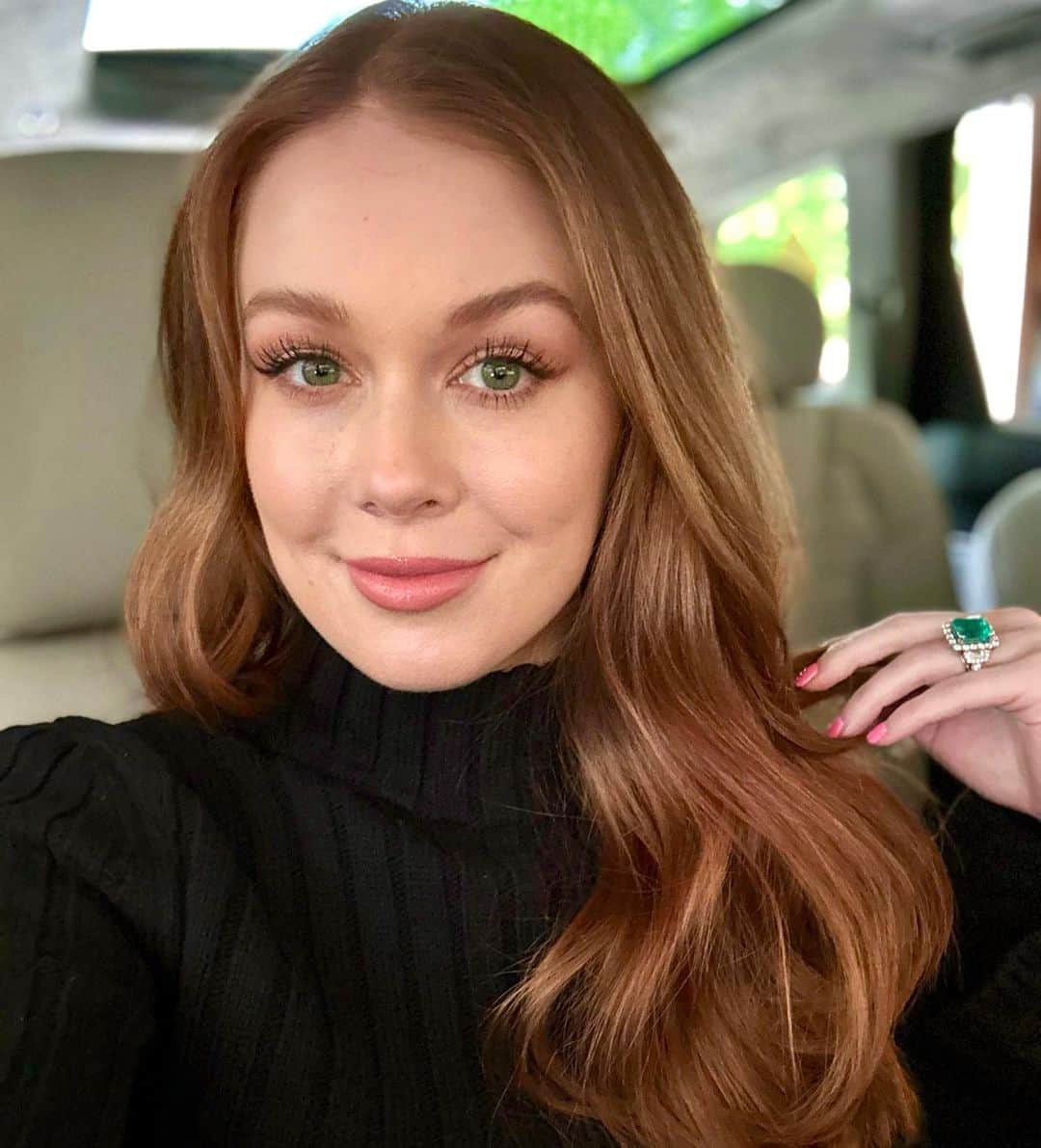 リアンナ・デッカーのインスタグラム：「💚」