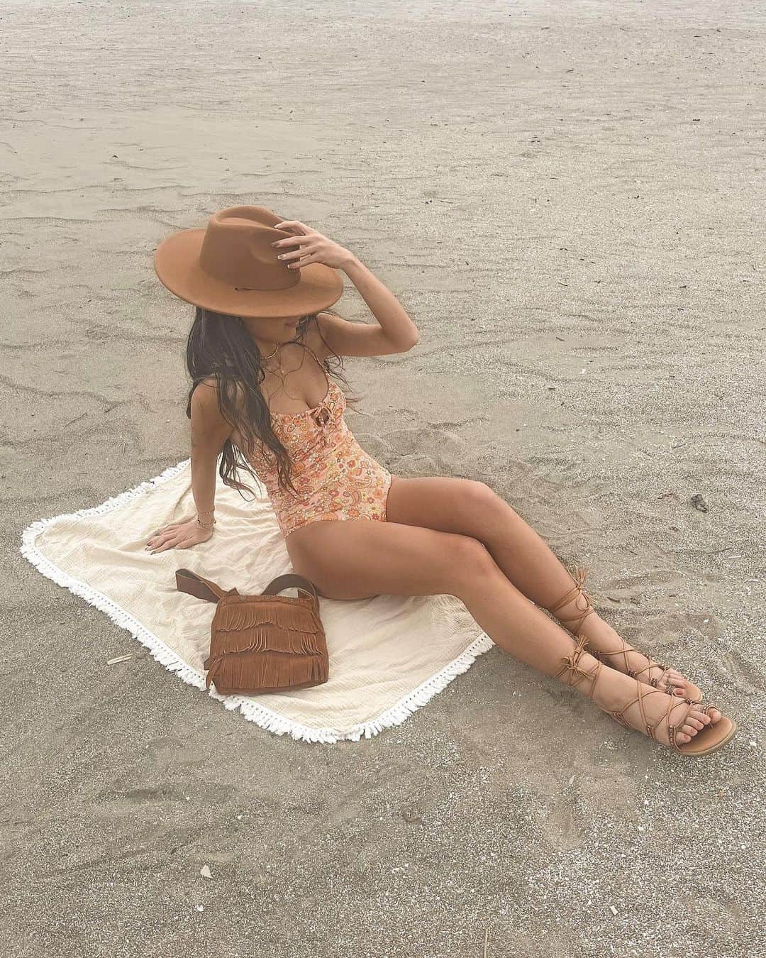 KONDOUMIYUのインスタグラム：「⁡ ⁡ ⁡ ついにビキニも始めました 👩🏽‍🦱 ⁡ やっぱり一発目は大好きな @ghandaclothing が着たかった 🫰🏾💕 ⁡ ここ数年ワンピース型が好き 👙 ⁡ ⁡」