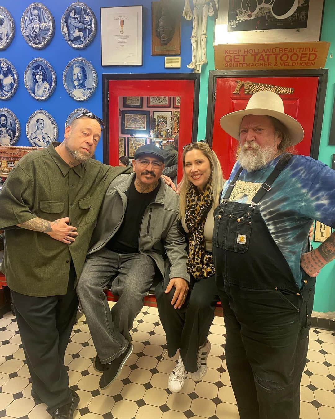 アムステルダム・タトゥー・ミュージアムのインスタグラム：「Visite#luck b lndioreyes#malisareyes#la#loosangeles #gudalahara#mexicotattooing」
