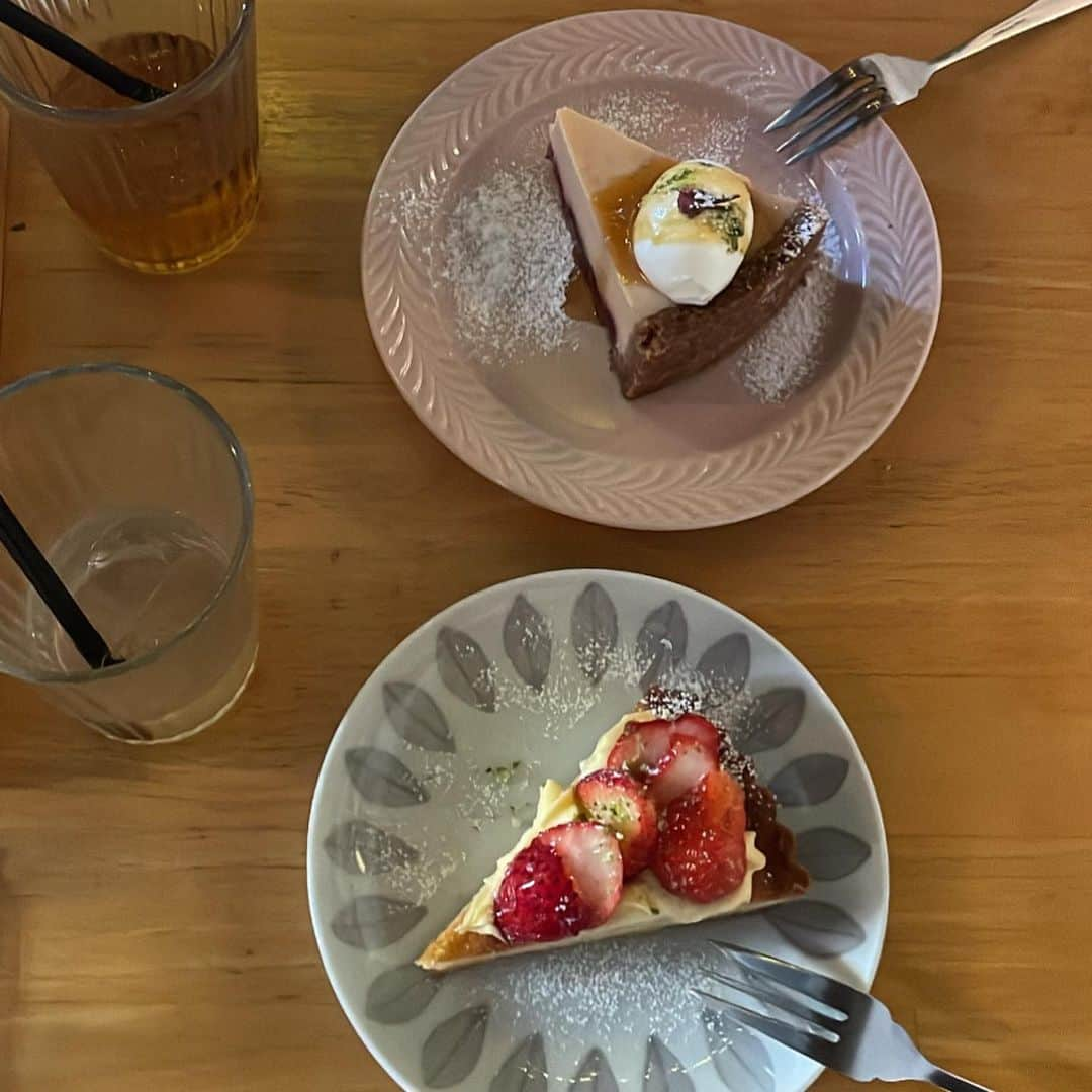 吉川ひよりのインスタグラム：「⁡ ⁡ ✿✿✿✿✿✿ ⁡ 🍮🥩🍦⸜ ♥⸝ ⁡ 最近の飯テロ事情~🍽️ ⁡ みんなの今日の夜ご飯はなーに❔ ⁡ #piyochanstagram #カフェ巡り #キッシュプレート #桜のプリンタルト #スイーツ #抹茶アイス #牛タン #おうち焼肉 #スタバ #ハーゲンダッツ」