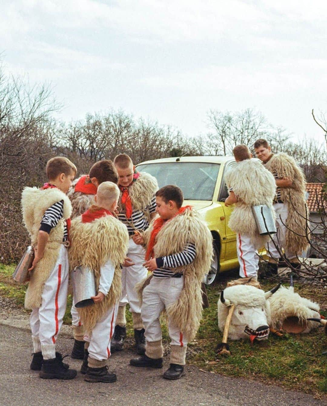 Dazed Magazineさんのインスタグラム写真 - (Dazed MagazineInstagram)「A tradition handed down from generation to generation, for its youngest participants the Croatian springtime extravaganza feels like a timeless initiation into adulthood. ⁠ ⁠ Manifesting itself as a walk through the mountainous towns enclosing the city of Rijeka, Croatia’s largest carnival sees hundreds of costumed teens come together alongside their older counterparts in a celebration of life, harmony and nature. ⁠ ⁠ Fascinated by the idea of experiencing its local folklore up close, Marshak flew to Rijeka to witness this year’s masquerade frenzy. Intent on capturing its uncanny atmosphere, with the support of the Croatian Ministry of Culture, Marshak infiltrated the plangent ranks of its festive bustle, with the sense of “rapidly becoming one of their own”. ⁠ ⁠ His photo series Zvončari offers us a window into the Croatian rituals tied to an enduring devotion to the land, and a desire to “reconnect with the Earth, our inner self and others”. Stretching back beyond medieval Europe to pagan rites marking the start of the spring harvest, the festival was born as a fertility ceremony but, over the centuries, has evolved to become one last outburst of life ahead Lent – a 40-day period of introspection and self-denial. ⁠ ⁠ “Today, Rijeka’s folkloristic euphoria promotes the values of balance, wisdom and understanding as pivotal for the survival of the world around us,” Marshak says. “In both its pagan and religious interpretations, the event looks at the power of human cohesion to counter and outlive the threats posed by ‘the evil forces’ inhabiting each one of us, fostering empathy, prosperity and stability in an age of sociopolitical and environmental crisis.” ⁠ ⁠ Read more through the link in our bio ⁠ ⁠ 📷 @tommarshak⁠ ✍️ @_gilbruno⁠」4月23日 19時42分 - dazed