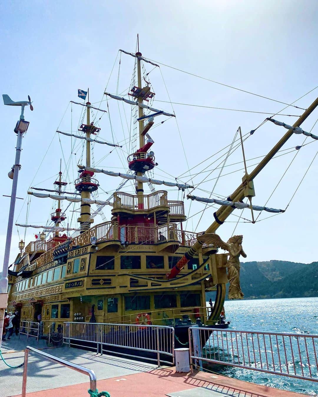 林茜実里さんのインスタグラム写真 - (林茜実里Instagram)「🚢☠️🚩 : : 海賊船のれた♡ : #箱根旅行 #箱根海賊船」4月23日 19時51分 - amirihayashi_pimms