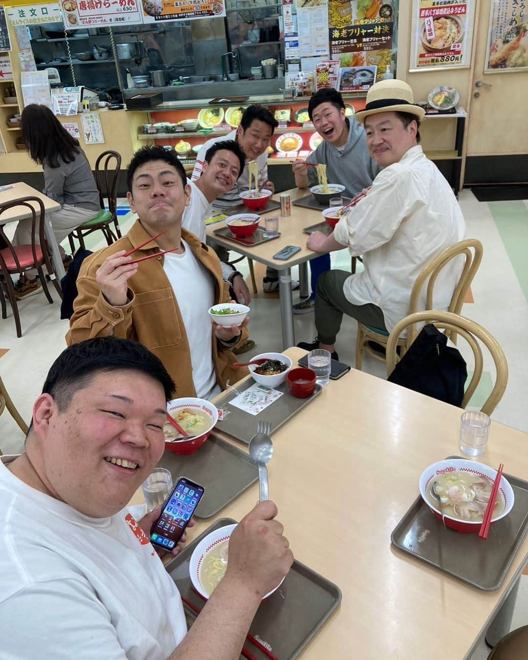 吉田裕さんのインスタグラム写真 - (吉田裕Instagram)「今日は愛知県刈谷市に営業で行かせ頂きました。 ありがとうございました！ 合間は、 愛知県なのでやっぱりスガキヤ！ 最高でした。 またよろしくお願いします。 #吉本新喜劇 #小学生の頃から大好きスガキヤ」4月23日 19時44分 - y.yutaka