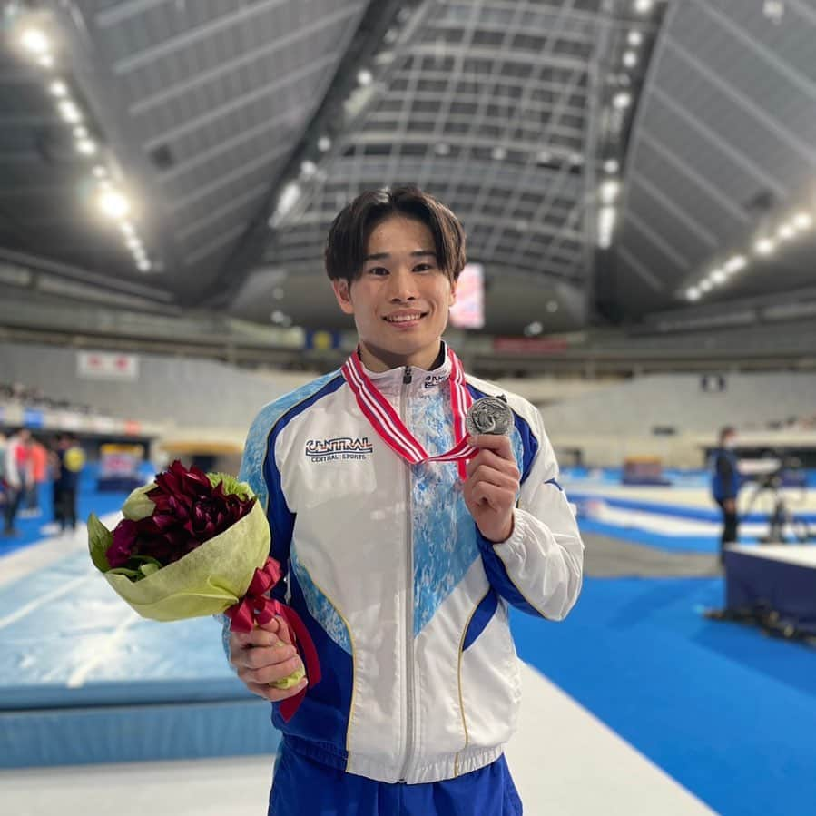 萱和磨のインスタグラム：「全日本選手権個人総合2位でした🥈 1ヶ月後のNHK杯に向けて引き続き頑張ります。 応援ありがとうございました✨  I got a silver medal at the All Japan Championship🥈 I will continue practicing for the NHK Cup in a month. Thank you very much✨」